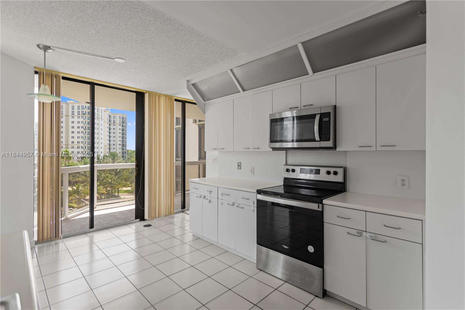 Photo of 20185 Country Club Dr  #502, Aventura, Florida, 33180 - 