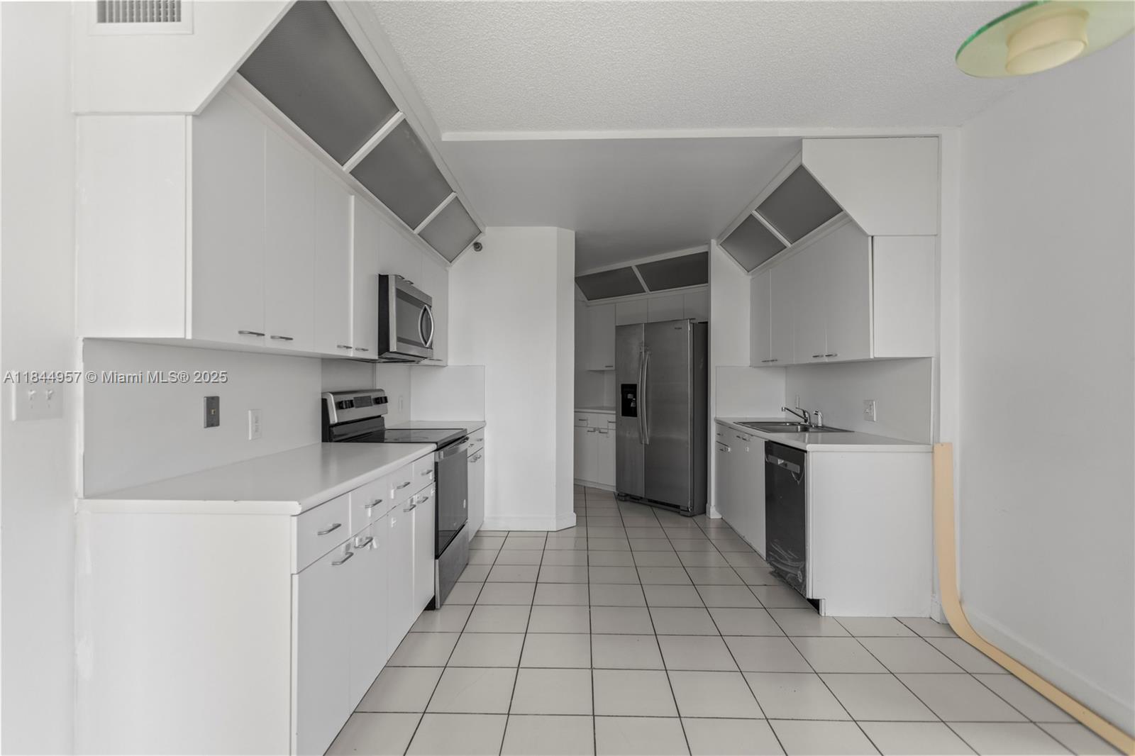 Photo of 20185 Country Club Dr  #502, Aventura, Florida, 33180 - 