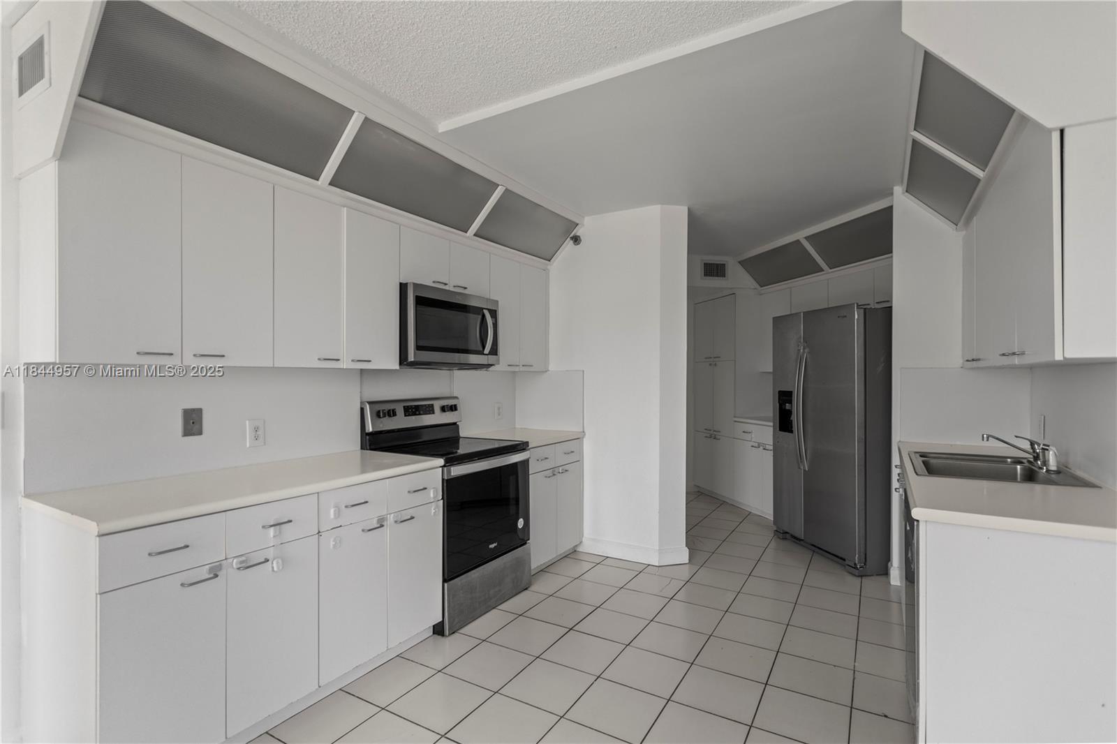 Photo of 20185 Country Club Dr  #502, Aventura, Florida, 33180 - 