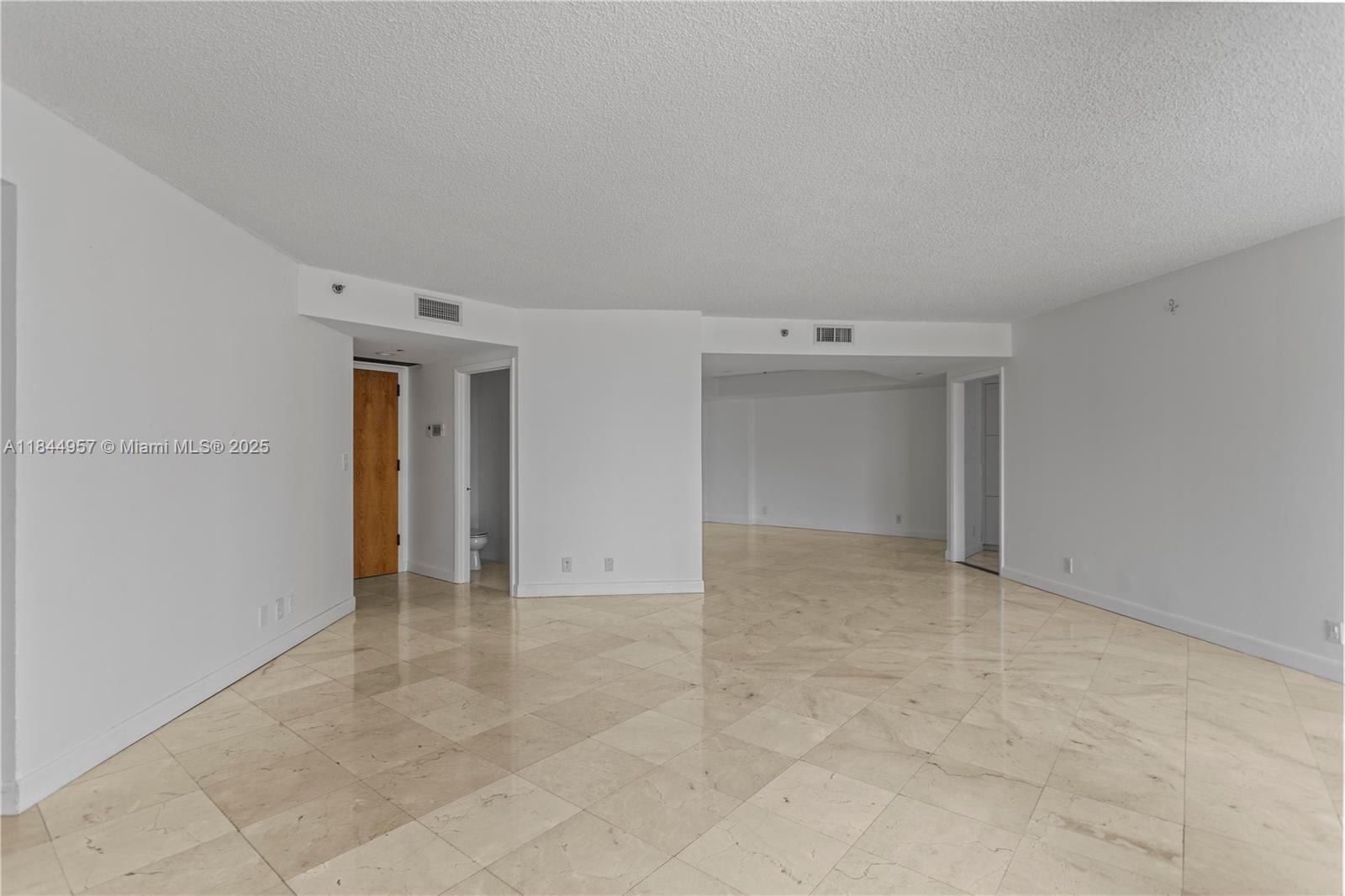 Photo of 20185 Country Club Dr #502, Aventura, Florida, 33180 -