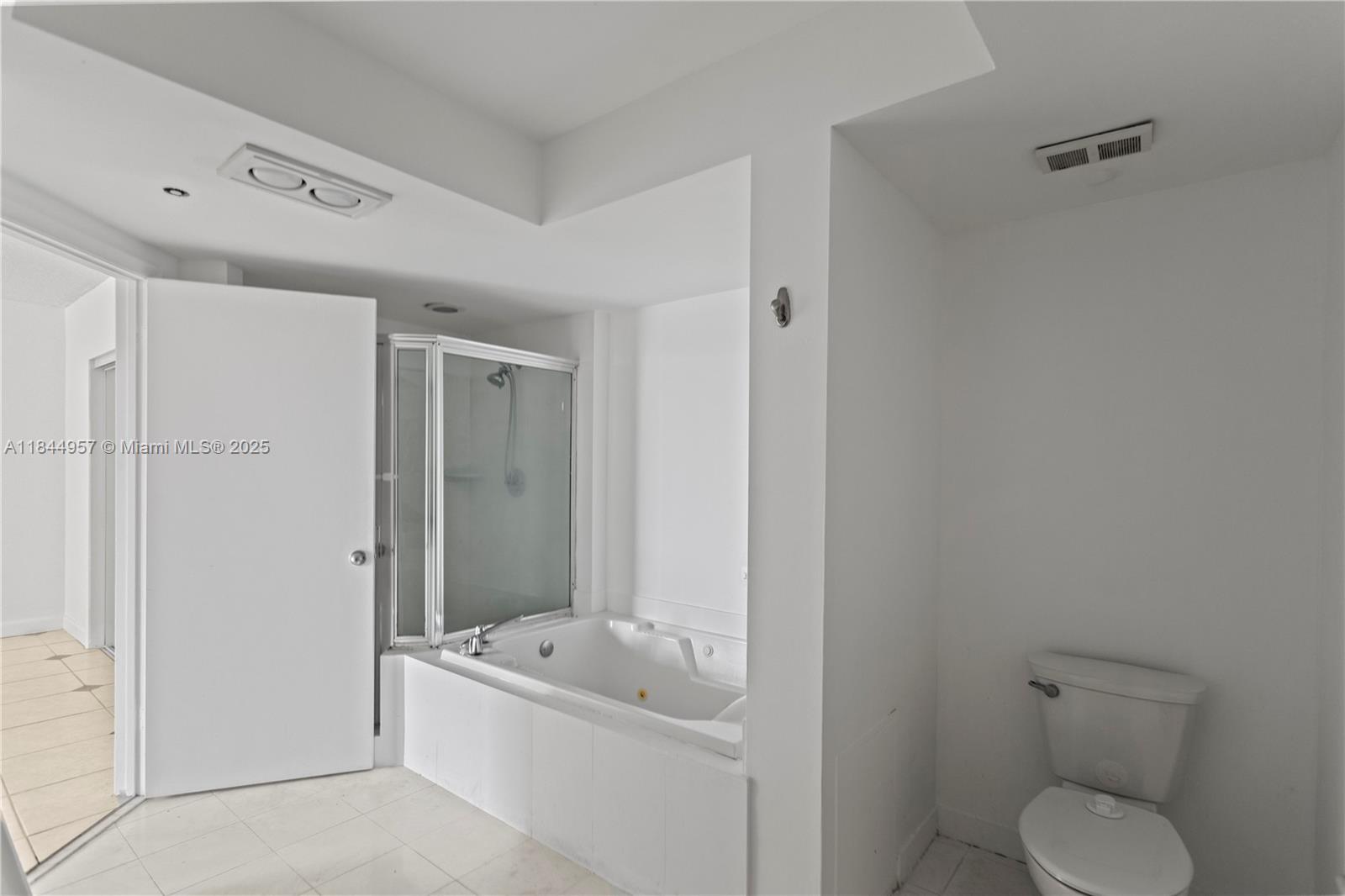 Photo of 20185 Country Club Dr  #502, Aventura, Florida, 33180 - 