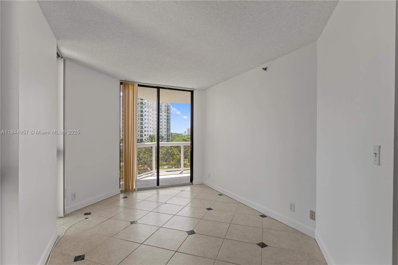 Photo of 20185 Country Club Dr  #502, Aventura, Florida, 33180 - 