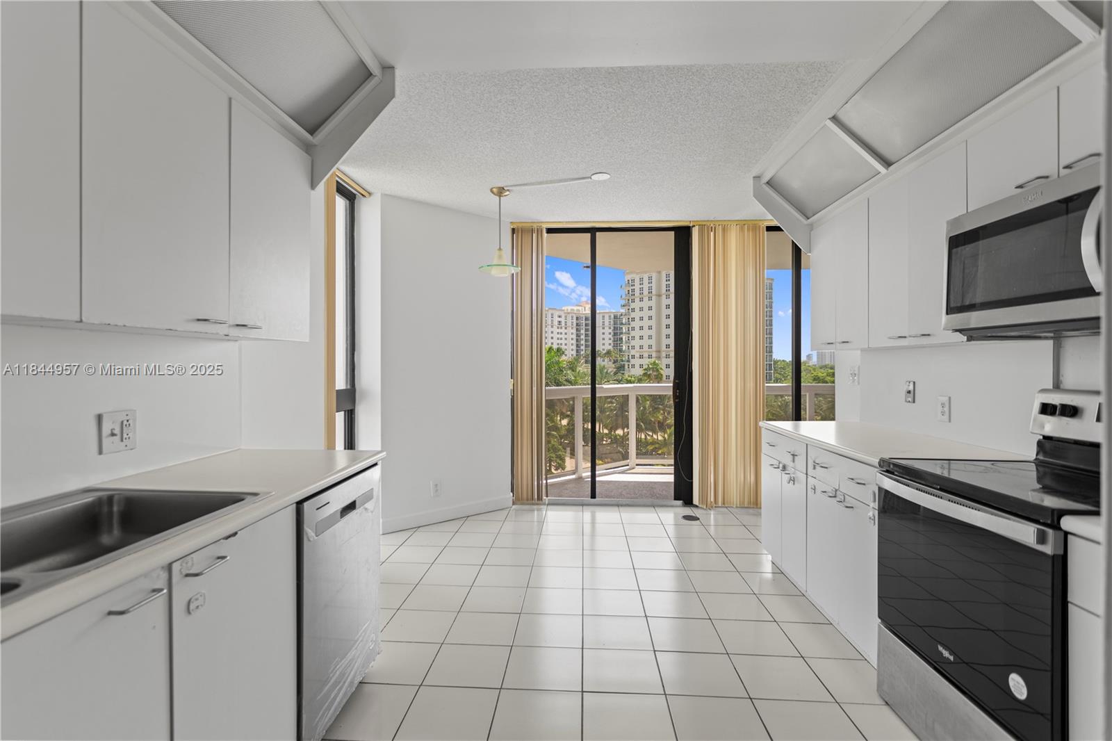 Photo of 20185 Country Club Dr  #502, Aventura, Florida, 33180 - 
