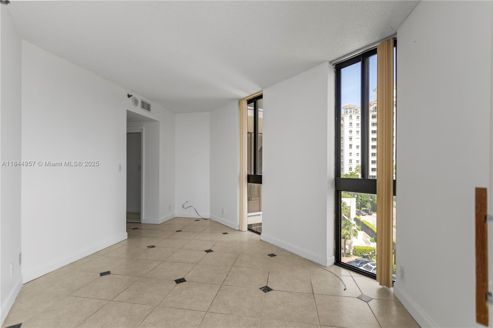 Photo of 20185 Country Club Dr  #502, Aventura, Florida, 33180 - 