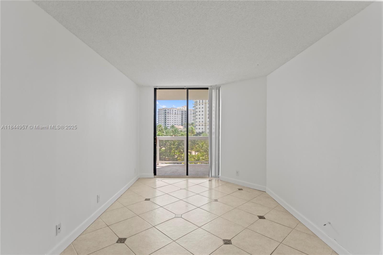 Photo of 20185 Country Club Dr  #502, Aventura, Florida, 33180 - 