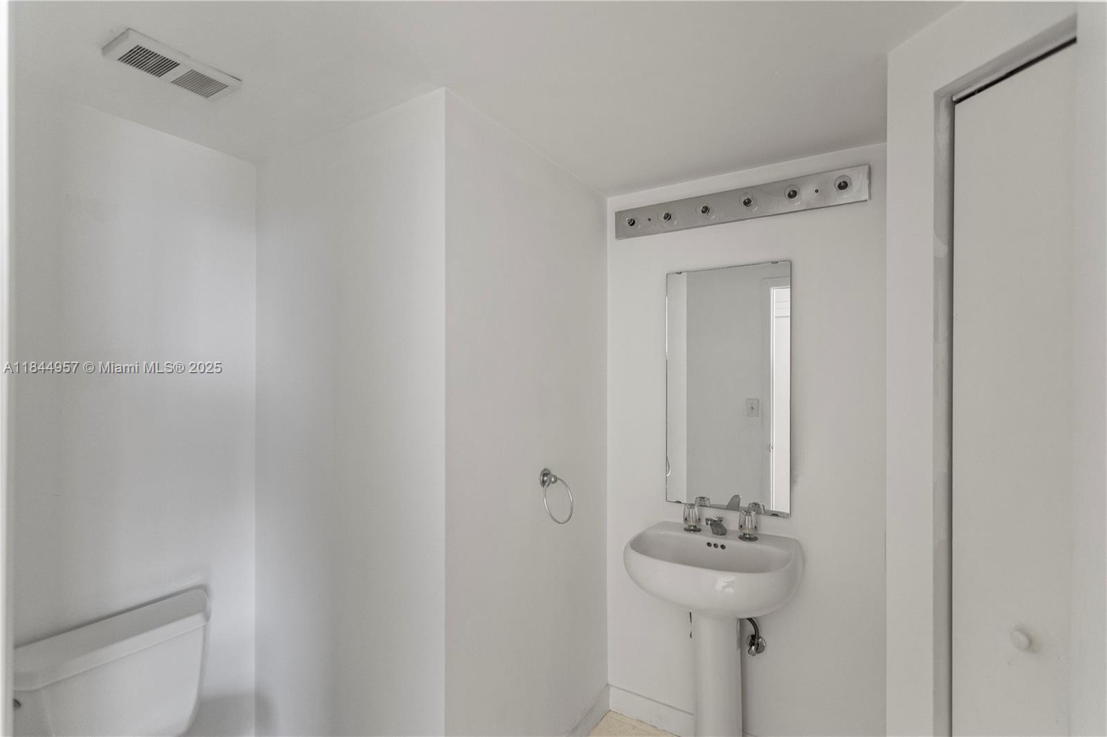 Photo of 20185 Country Club Dr  #502, Aventura, Florida, 33180 - 