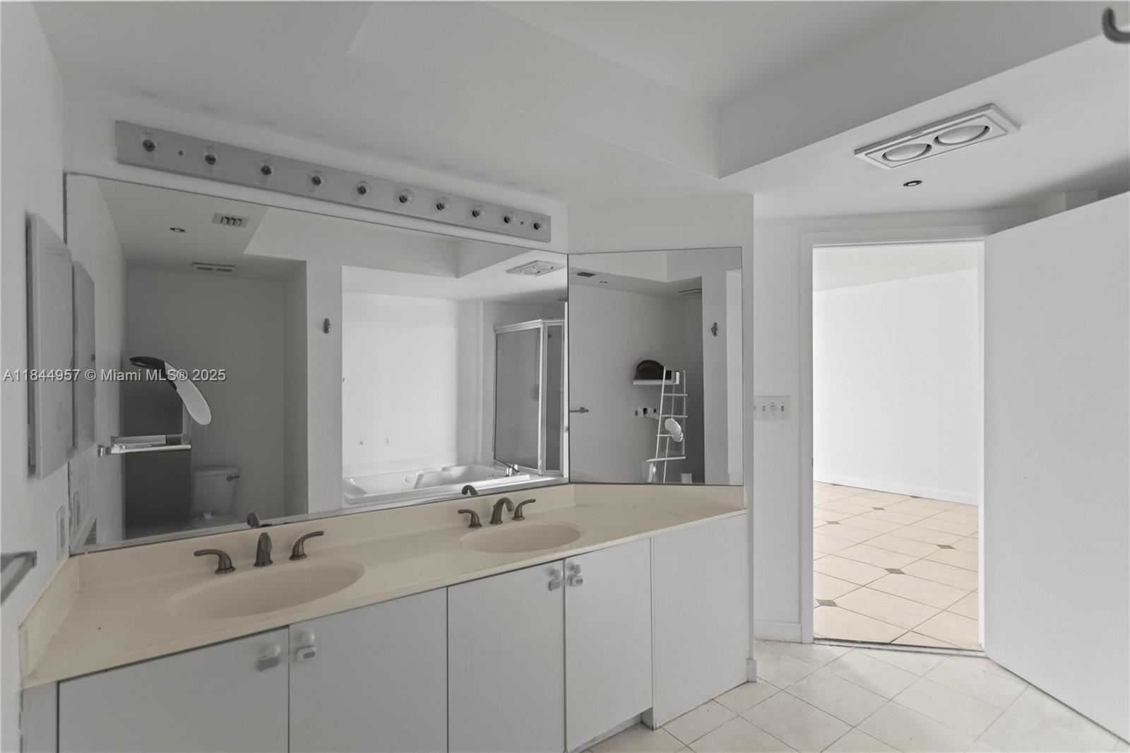 Photo of 20185 Country Club Dr  #502, Aventura, Florida, 33180 - 