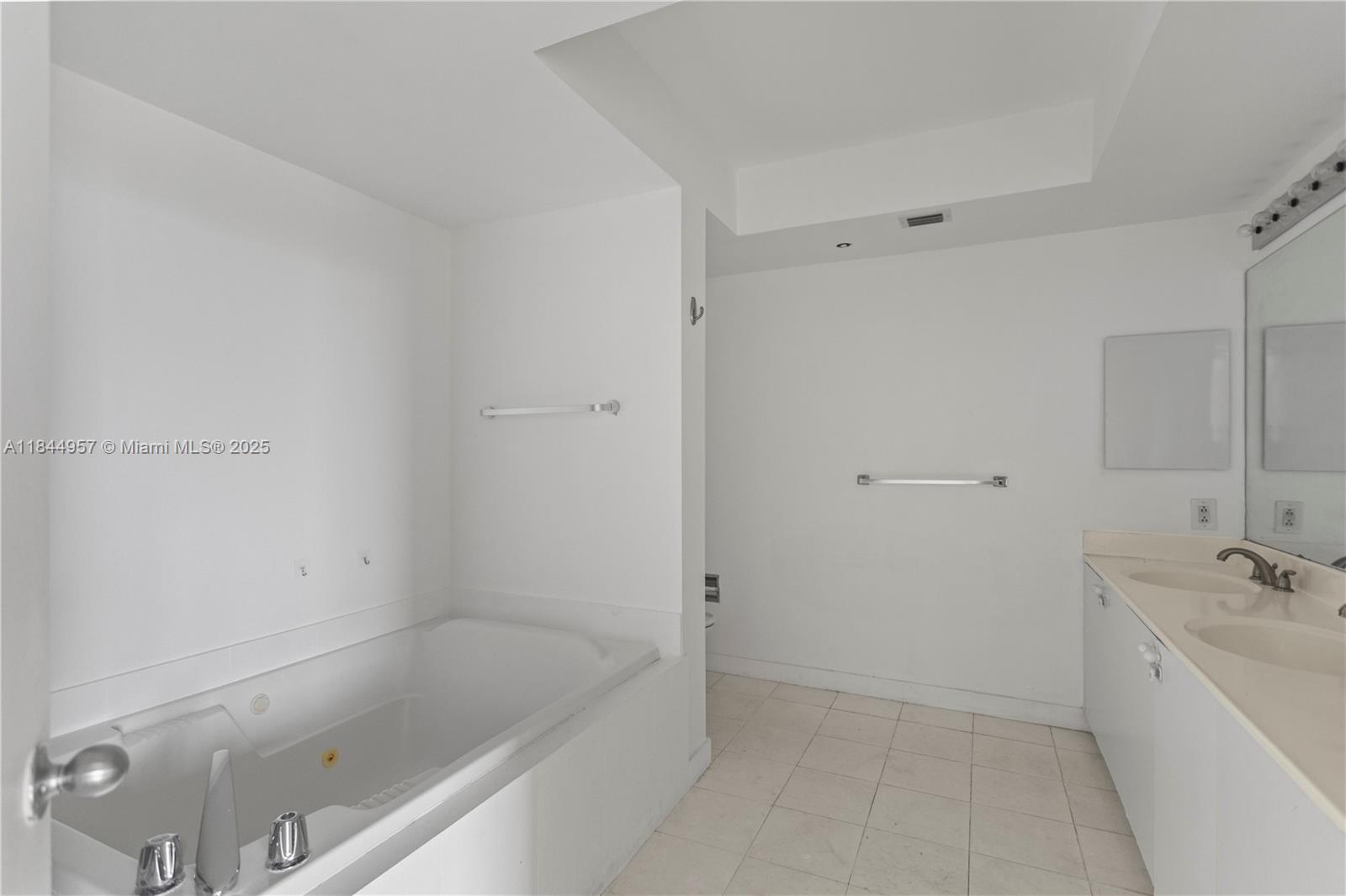 Photo of 20185 Country Club Dr  #502, Aventura, Florida, 33180 - 