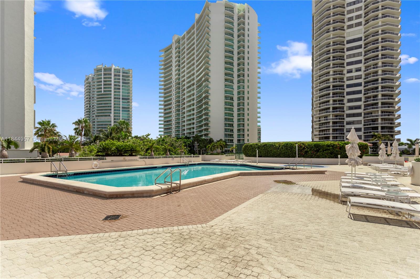 Photo of 20185 Country Club Dr  #502, Aventura, Florida, 33180 - 