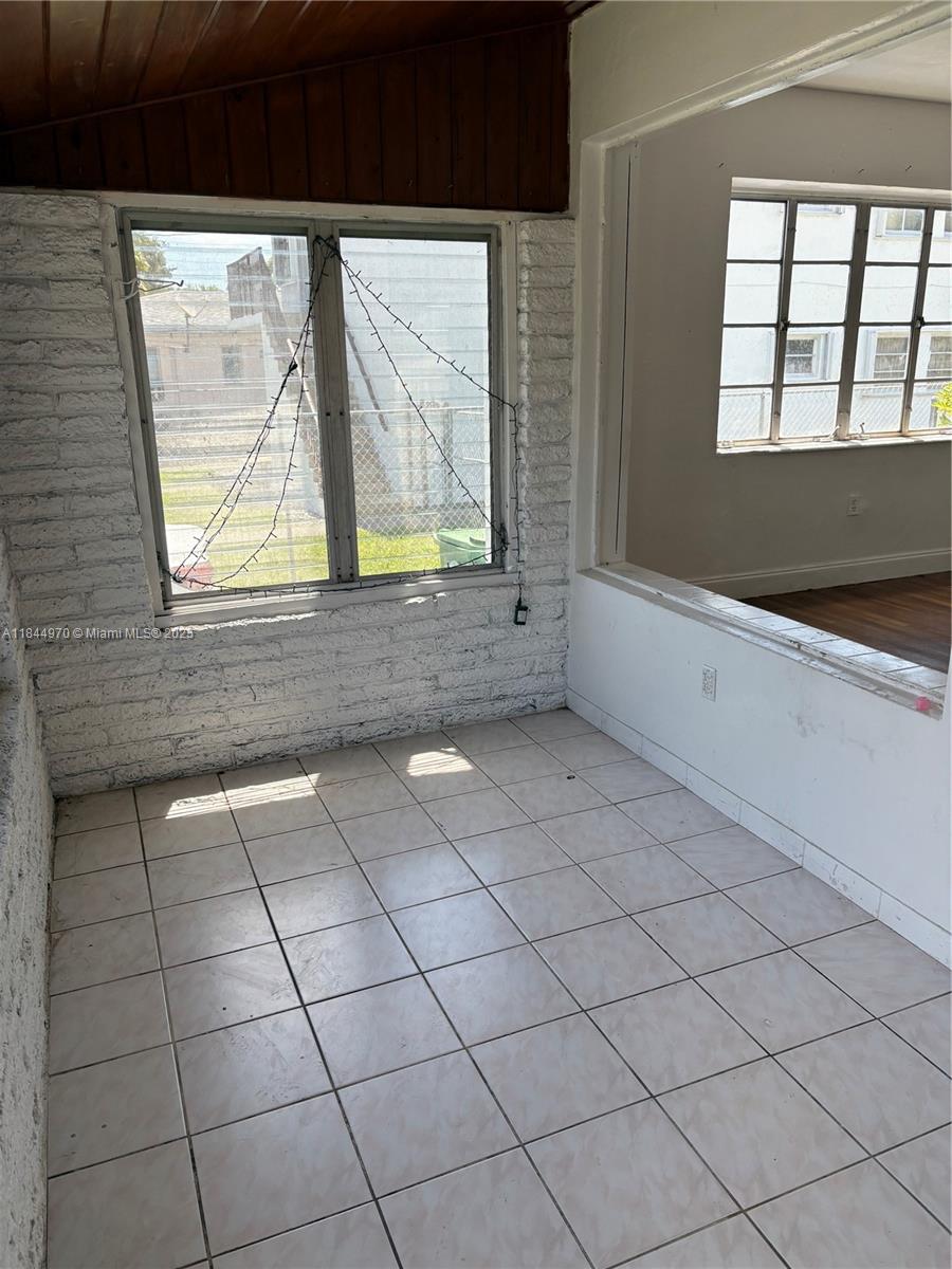 See details / 1962 sq. ft. $ 2025-07-22 0 Photo