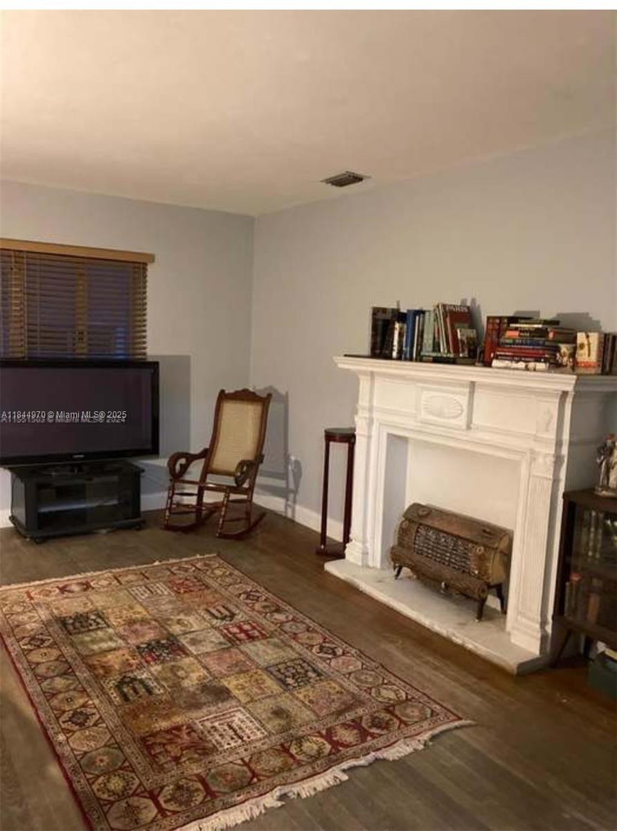 See details / 1962 sq. ft. $ 2025-07-22 0 Photo
