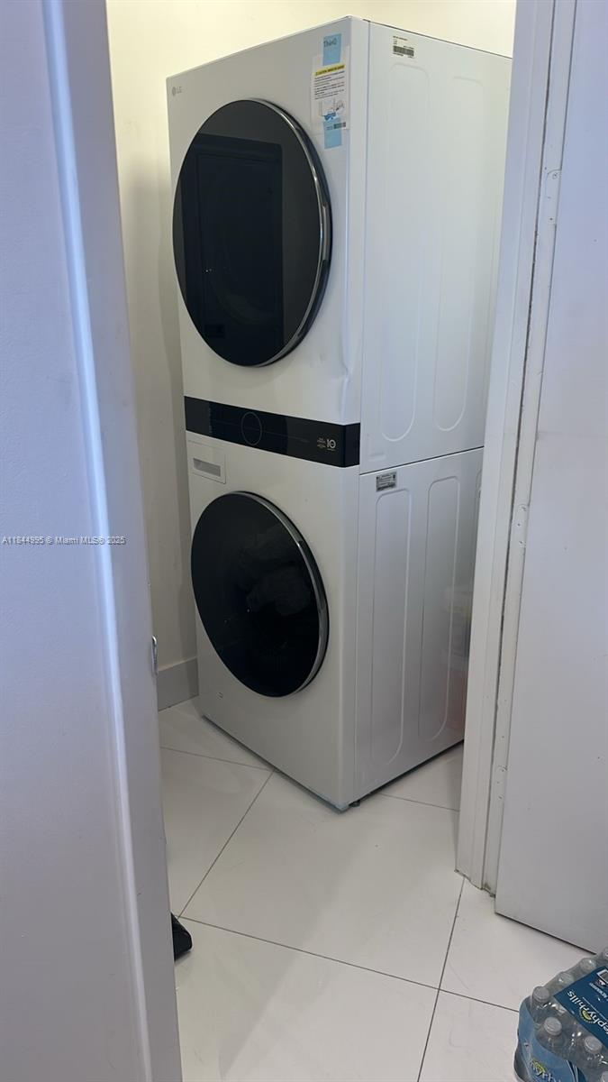 See details 707 2 / 3 2106 sq. ft. $ 2025-08-08 0 Photo