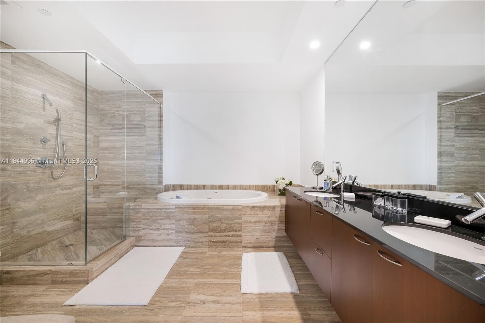 See details 707 2 / 3 2106 sq. ft. $ 2025-08-08 0 Photo