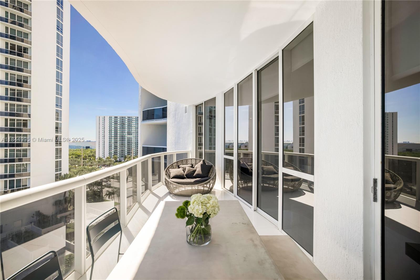 See details 707 2 / 3 2106 sq. ft. $ 2025-08-08 0 Photo