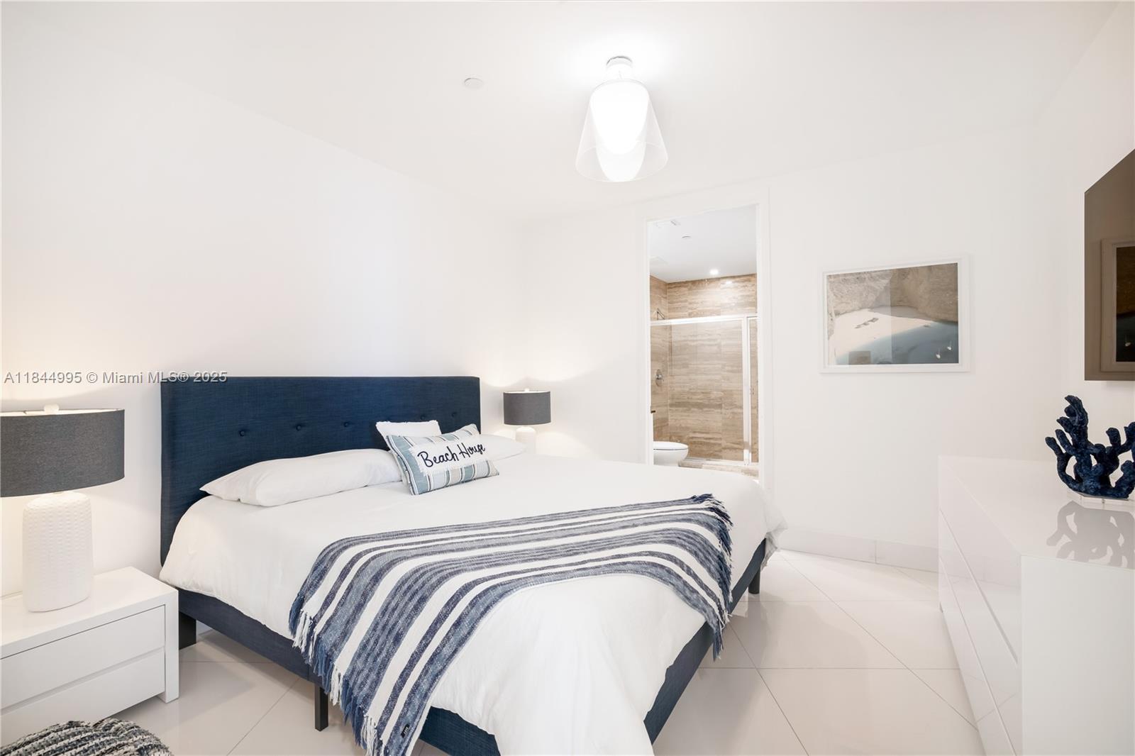 See details 707 2 / 3 2106 sq. ft. $ 2025-08-08 0 Photo