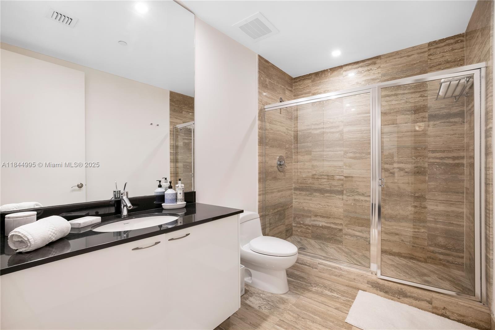 See details 707 2 / 3 2106 sq. ft. $ 2025-08-08 0 Photo