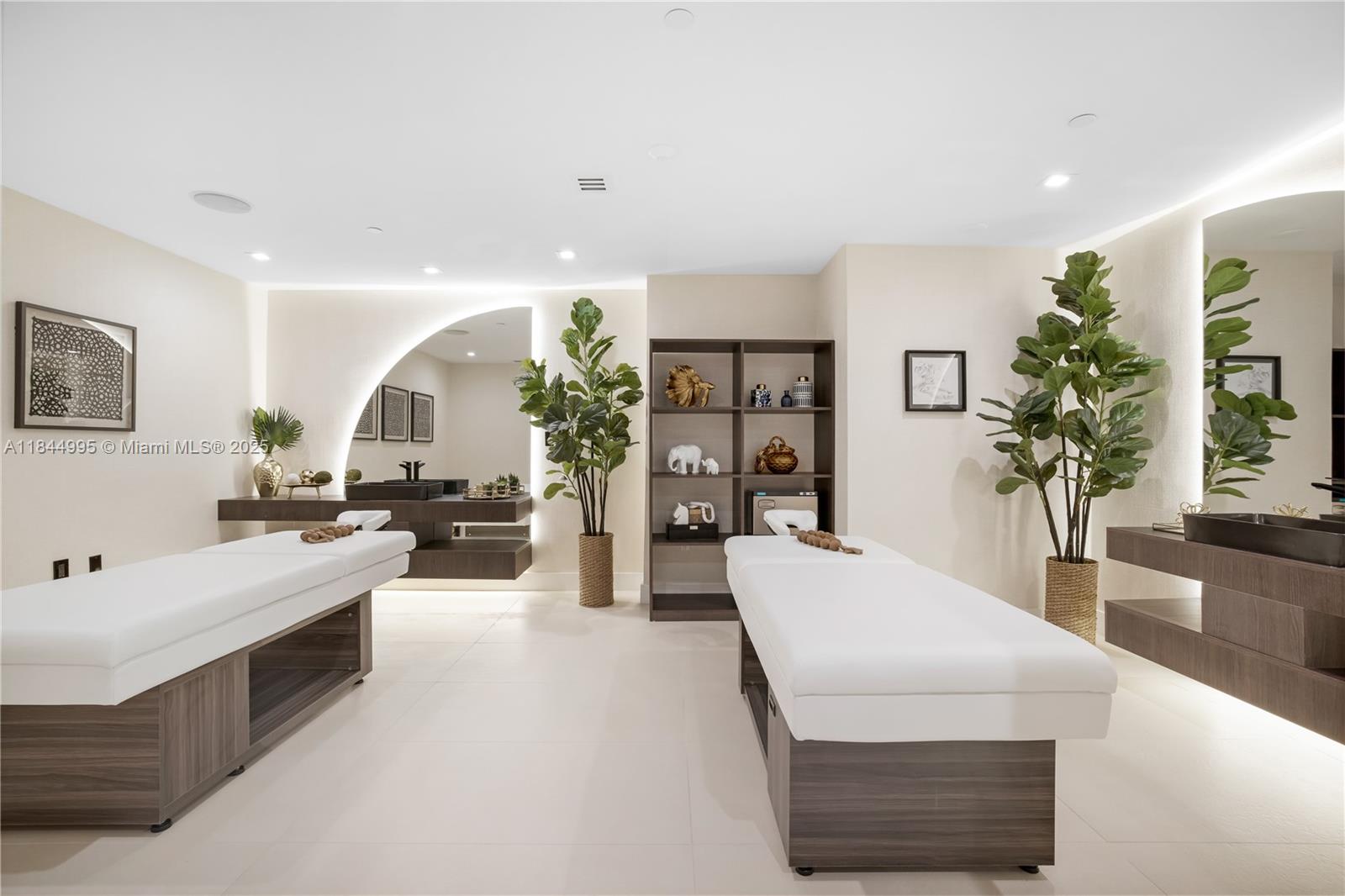 See details 707 2 / 3 2106 sq. ft. $ 2025-08-08 0 Photo