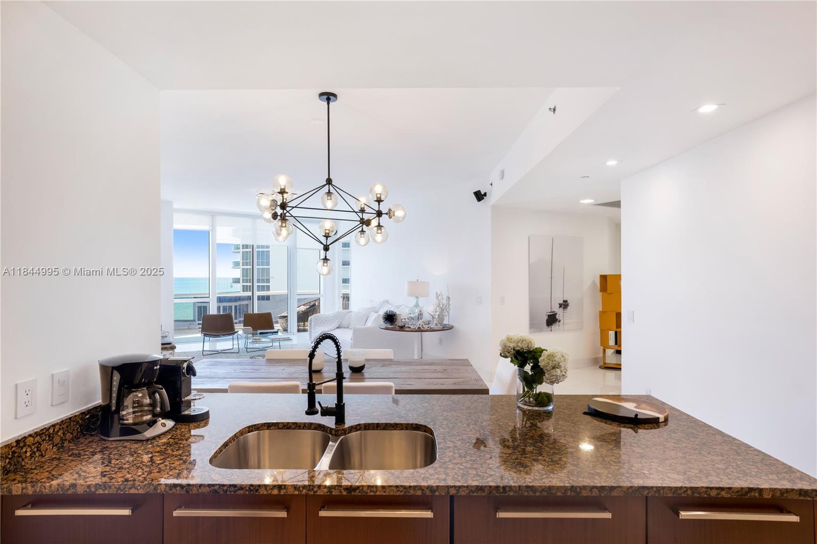 See details 707 2 / 3 2106 sq. ft. $ 2025-08-08 0 Photo