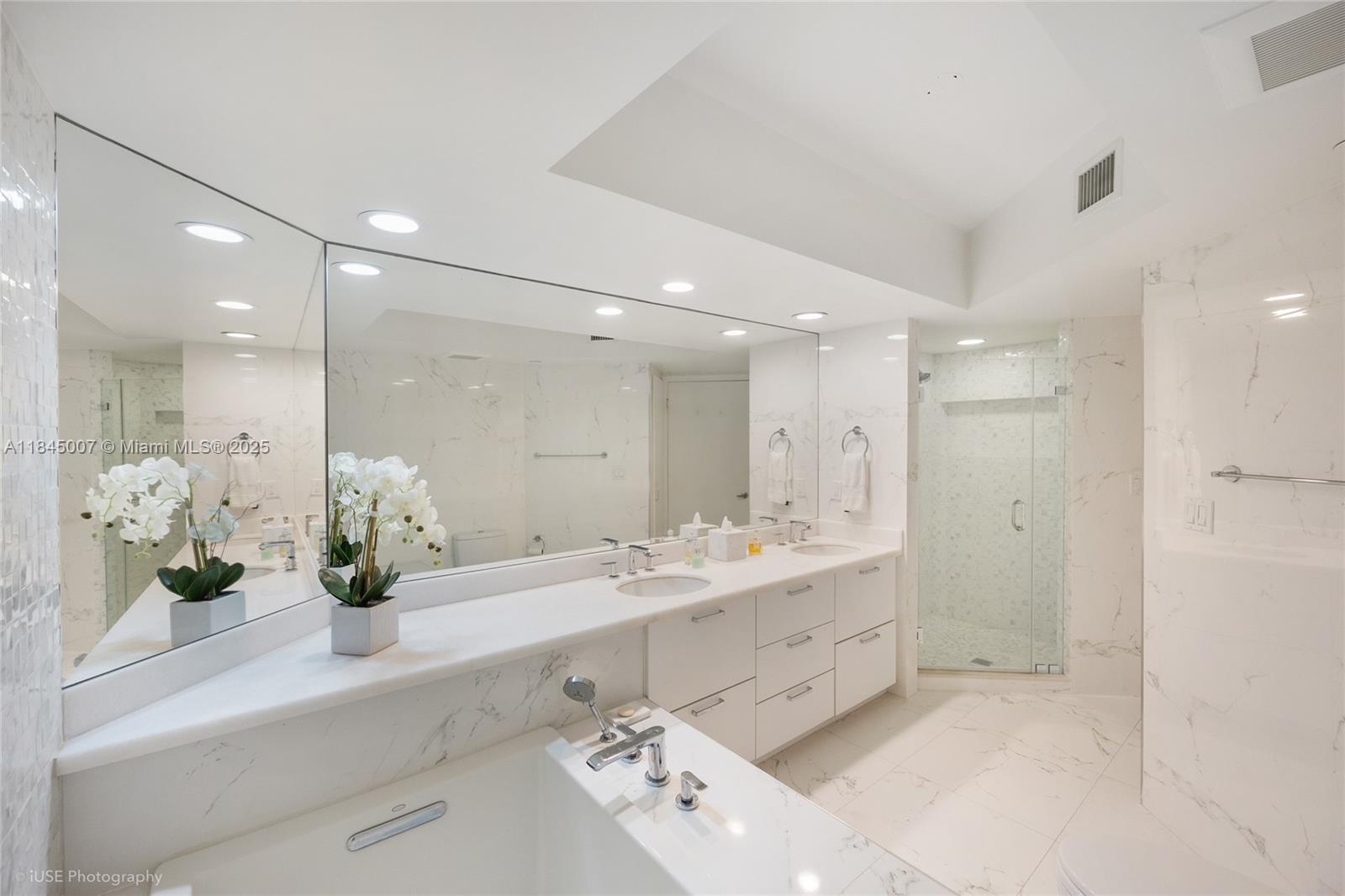 Photo of 16425 Collins Ave  #2215, Sunny Isles Beach, Florida, 33160 - 