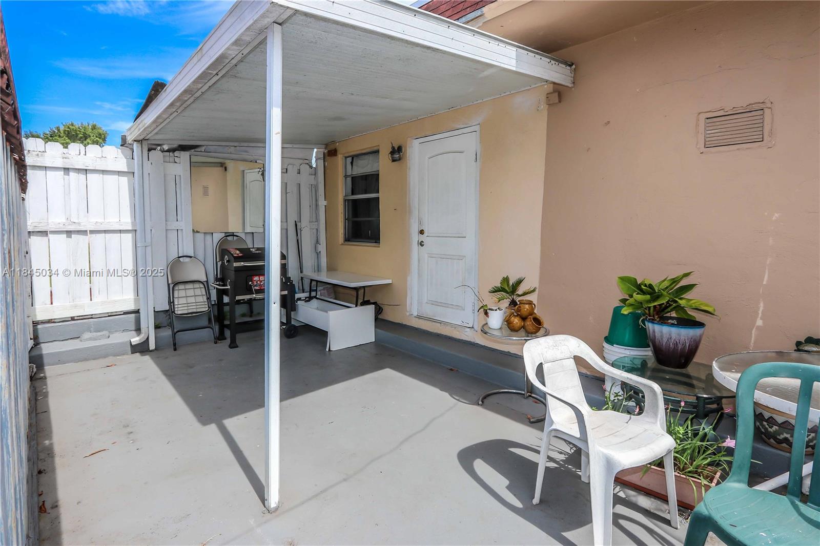 Ver detalles / 1200 sq. ft. $ 2025-07-22 0 foto