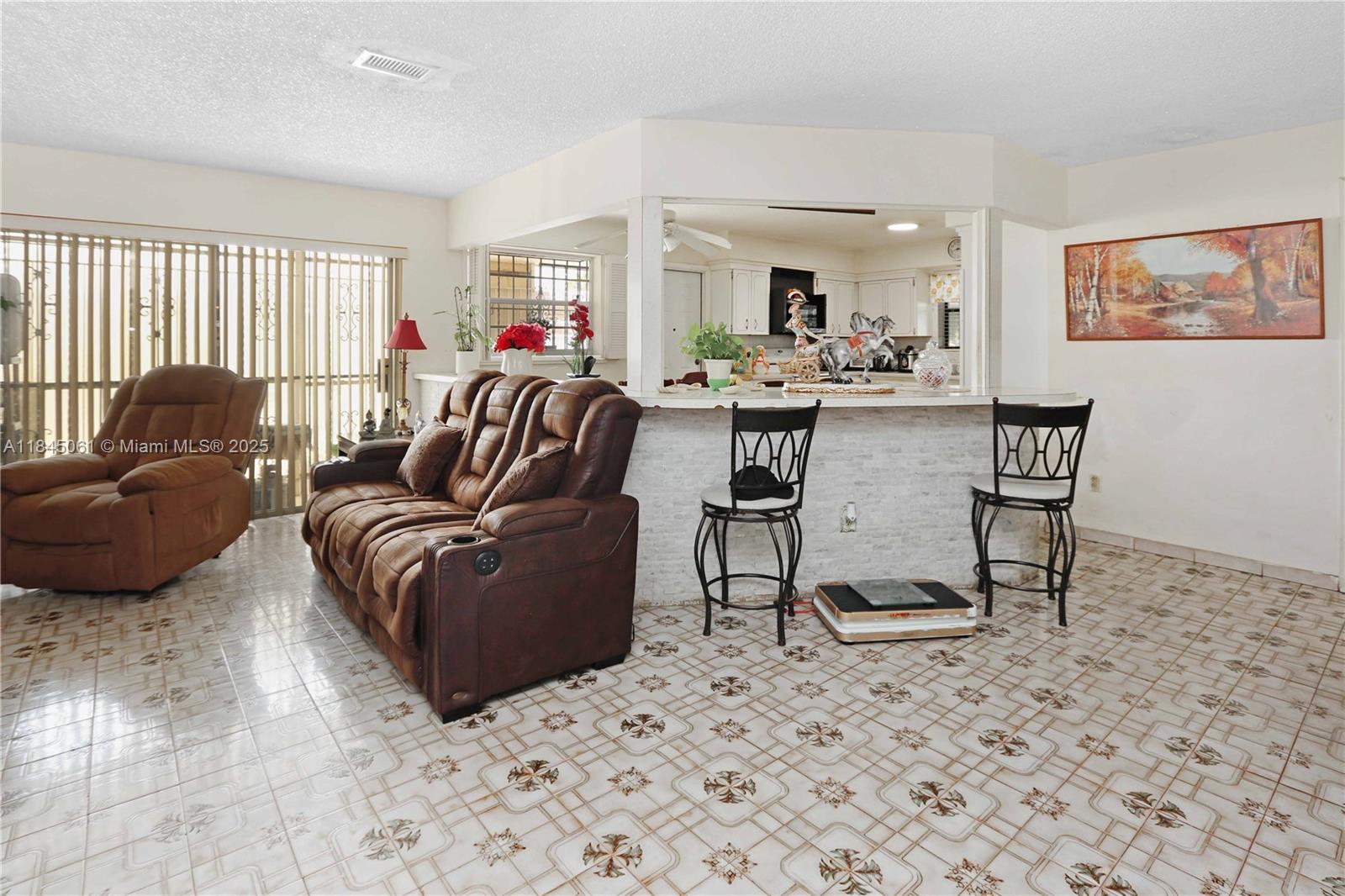 See details / sq. ft. $ 2025-07-22 0 Photo