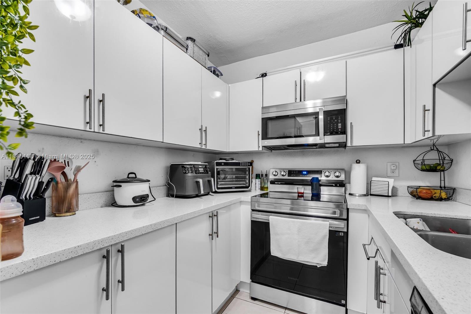See details / 3228 sq. ft. $ 2025-07-22 0 Photo