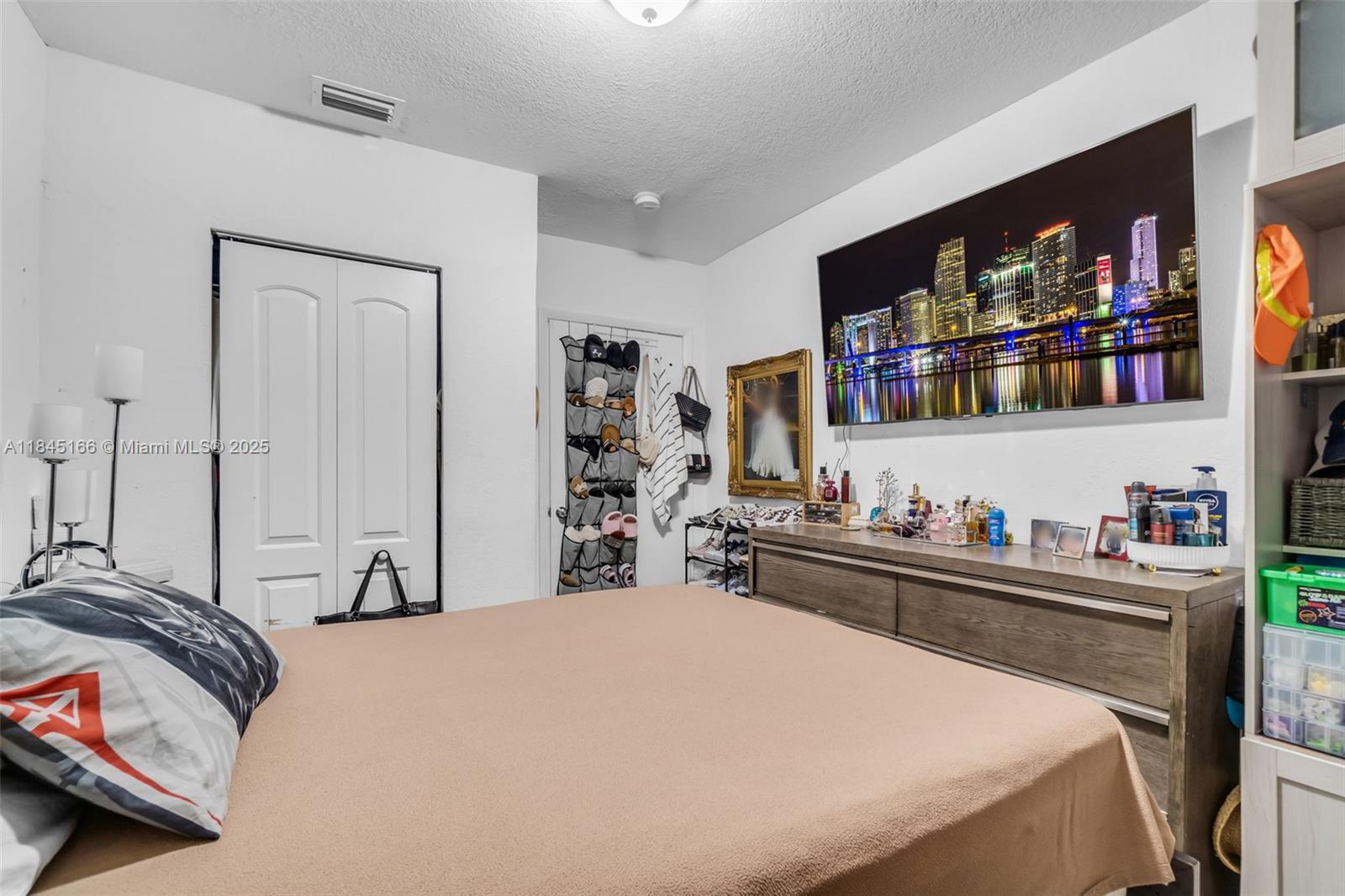 See details / 3228 sq. ft. $ 2025-07-22 0 Photo
