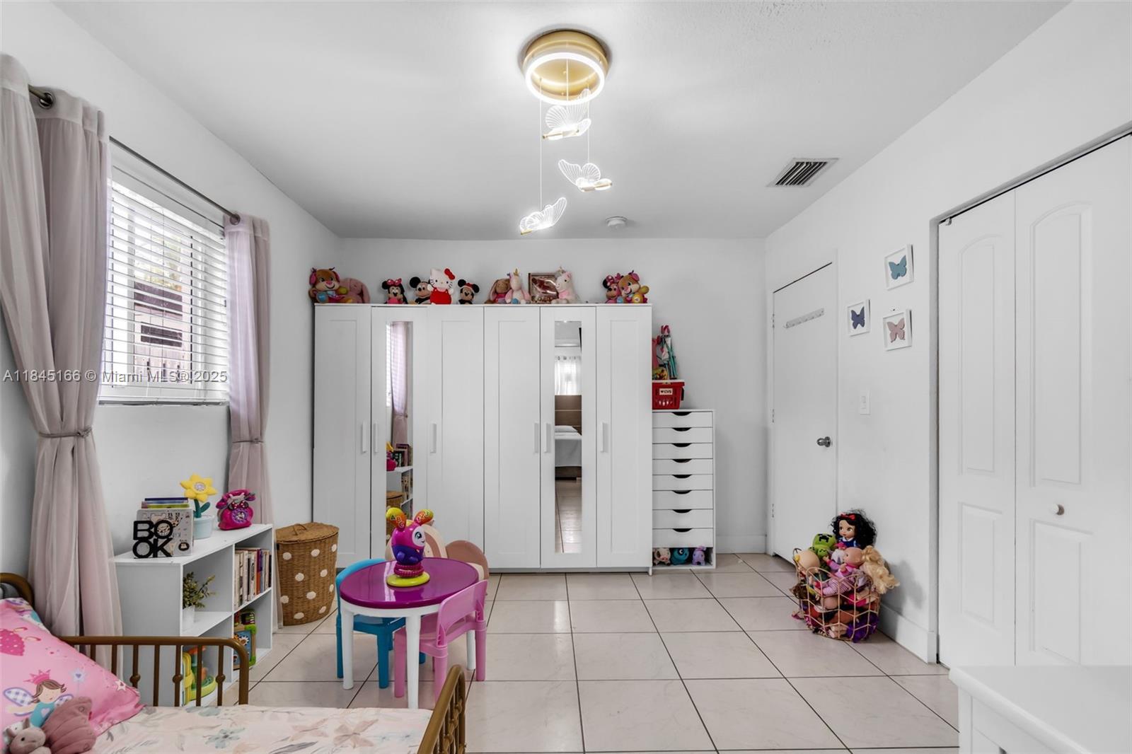 See details / 3228 sq. ft. $ 2025-07-22 0 Photo