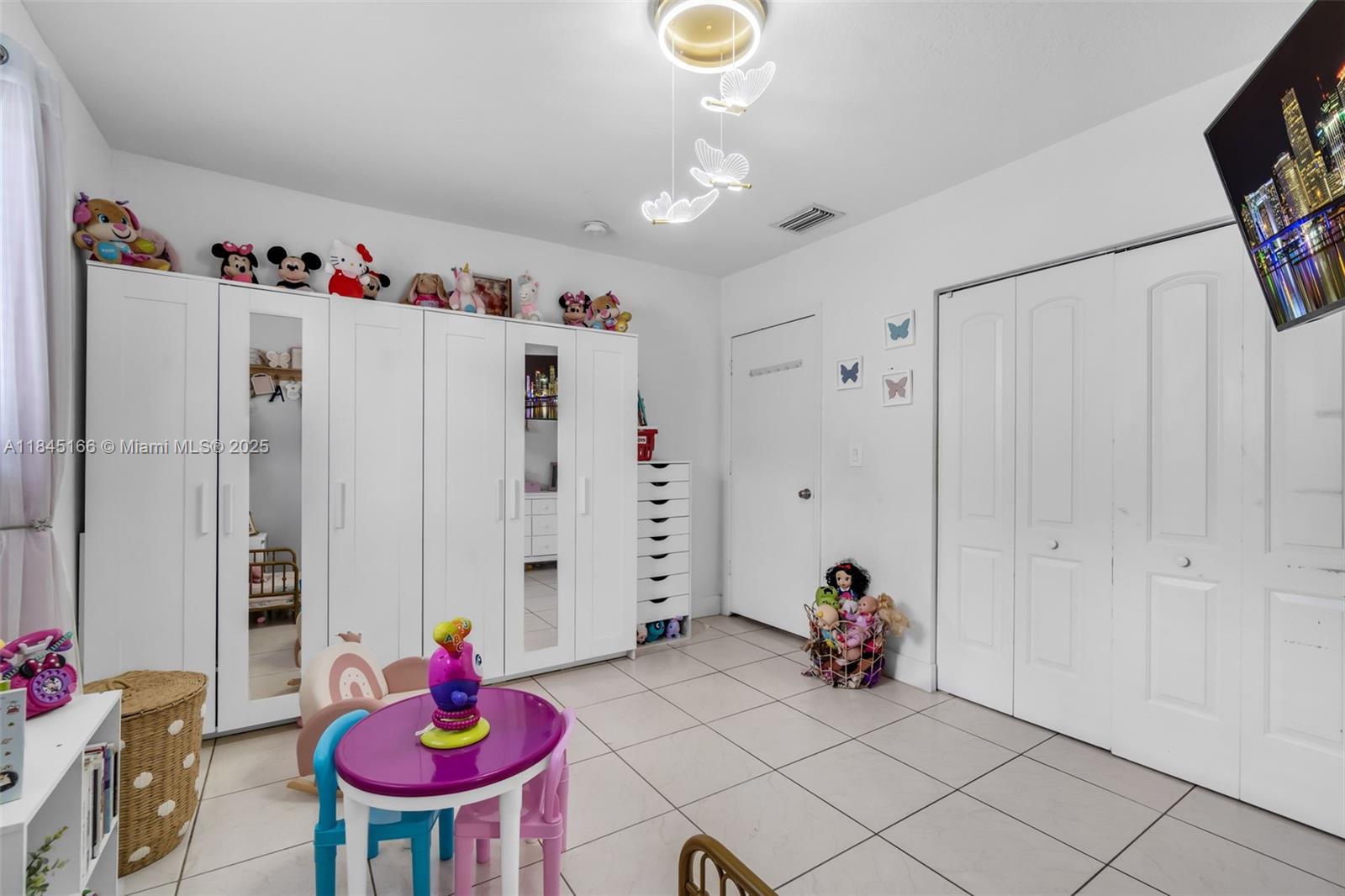 See details / 3228 sq. ft. $ 2025-07-22 0 Photo
