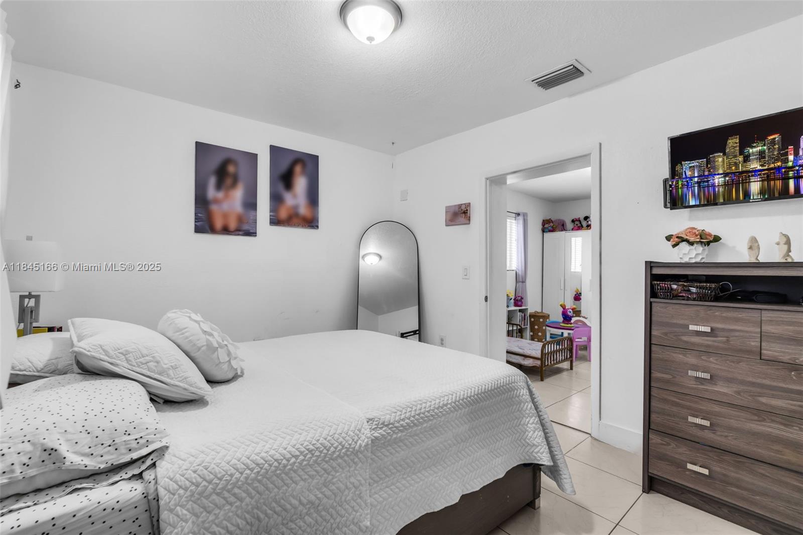 See details / 3228 sq. ft. $ 2025-07-22 0 Photo
