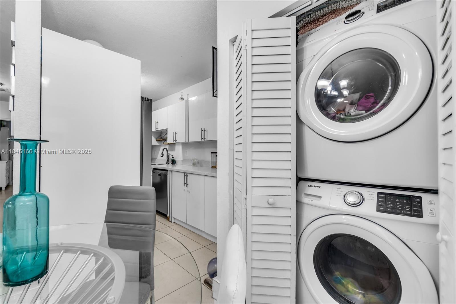See details / 3228 sq. ft. $ 2025-07-22 0 Photo