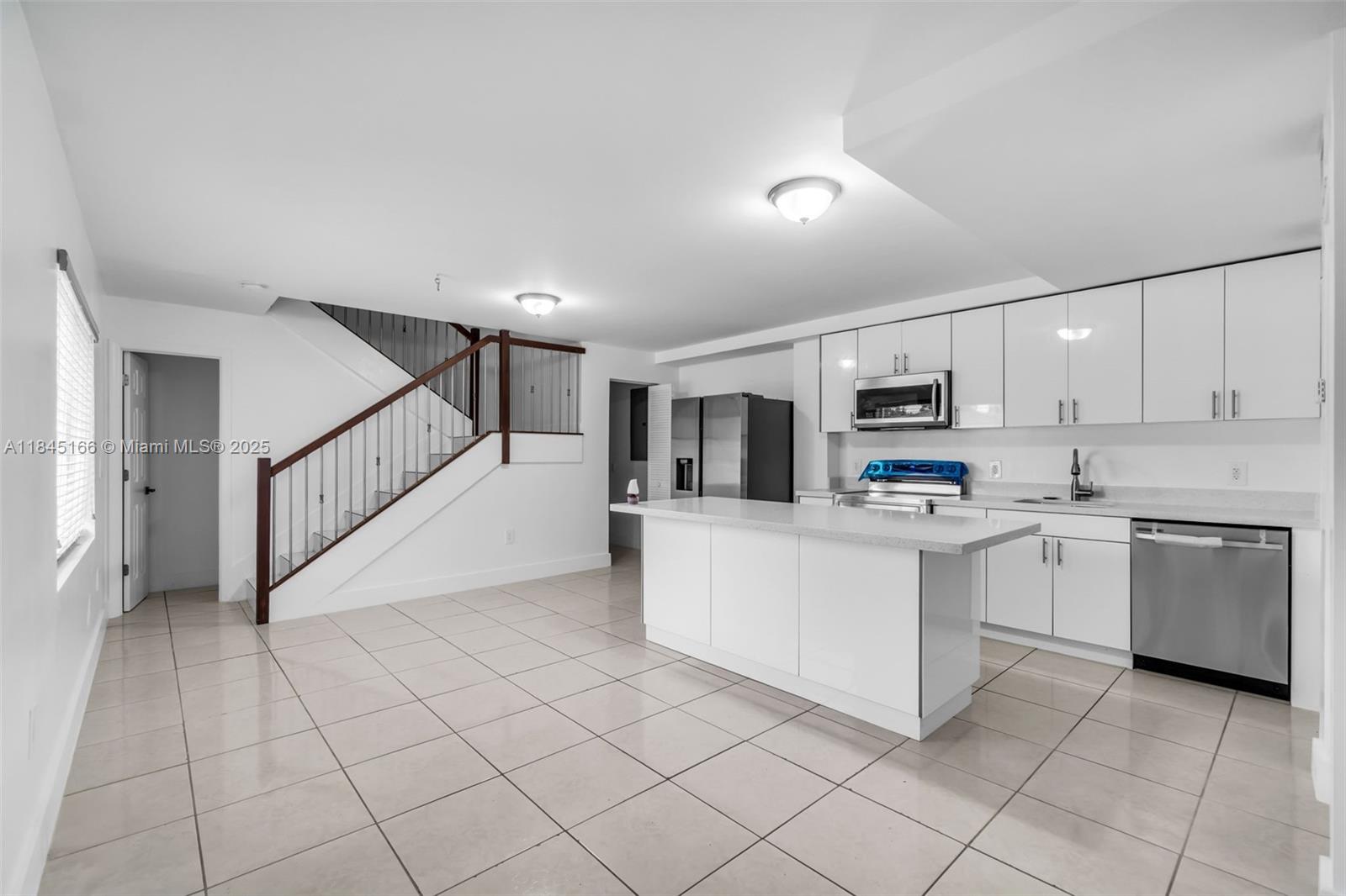 See details / 3228 sq. ft. $ 2025-07-22 0 Photo