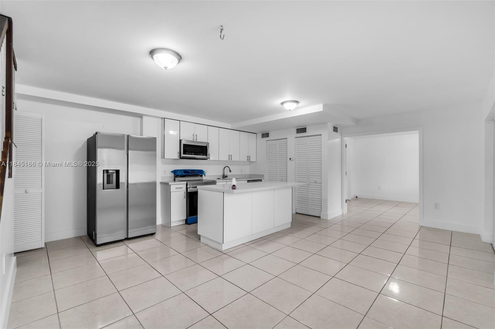 See details / 3228 sq. ft. $ 2025-07-22 0 Photo