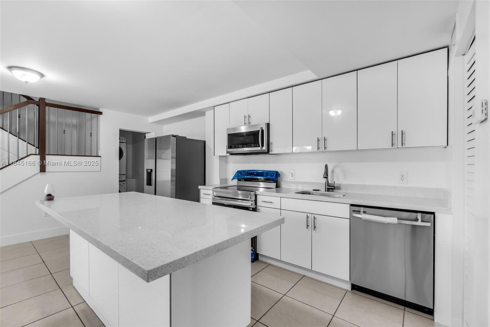 See details / 3228 sq. ft. $ 2025-07-22 0 Photo