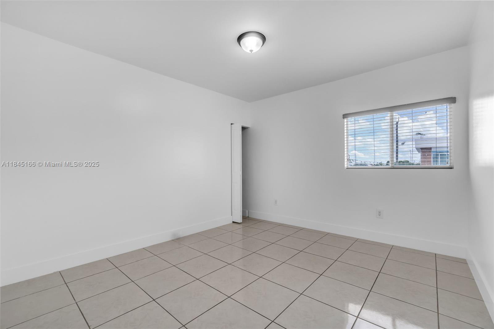 See details / 3228 sq. ft. $ 2025-07-22 0 Photo
