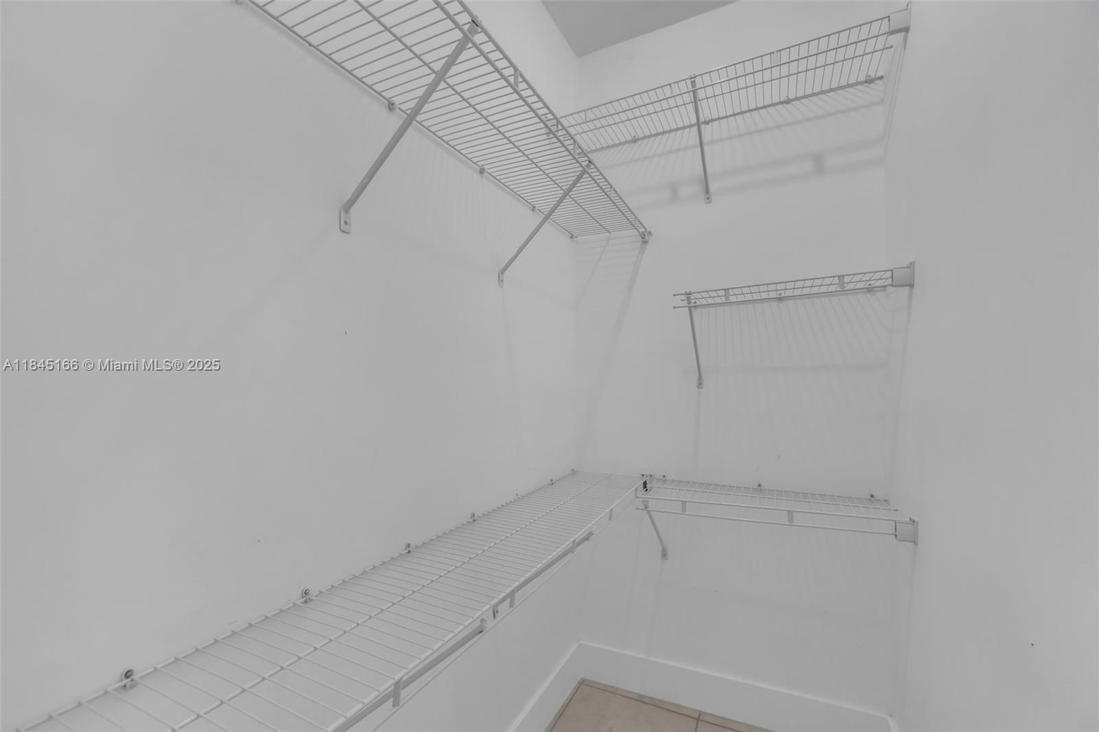 See details / 3228 sq. ft. $ 2025-07-22 0 Photo