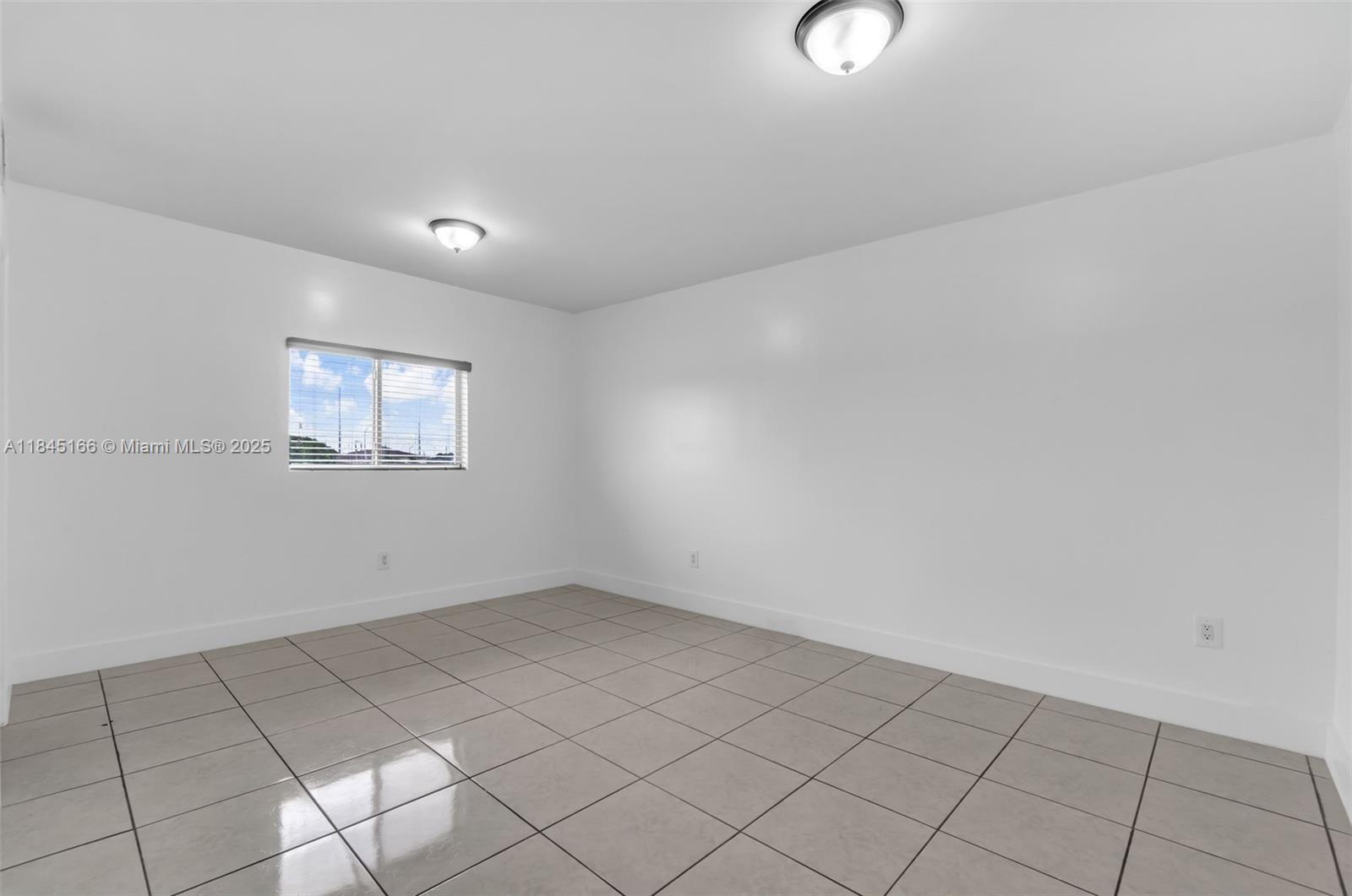See details / 3228 sq. ft. $ 2025-07-22 0 Photo