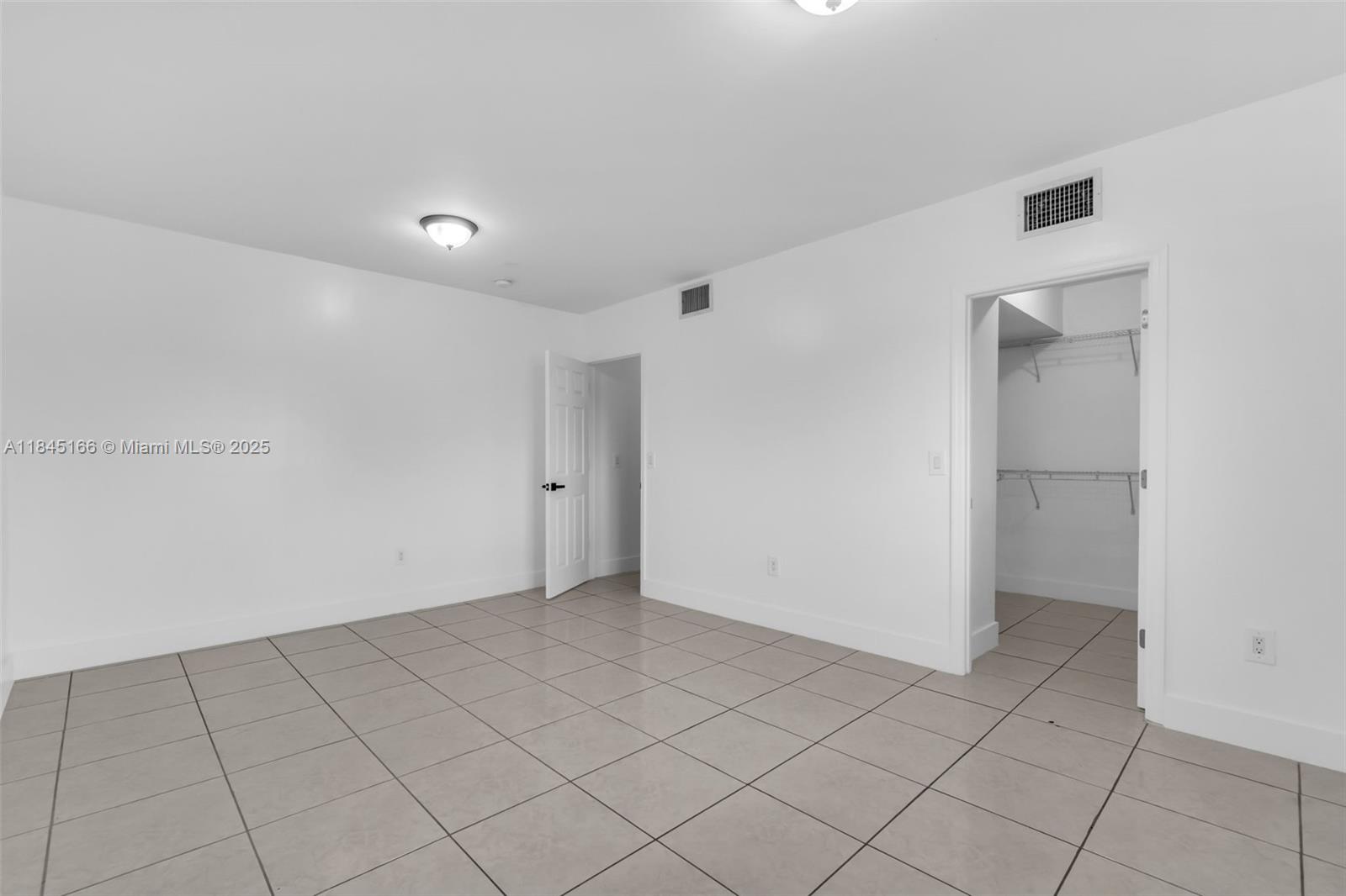 See details / 3228 sq. ft. $ 2025-07-22 0 Photo