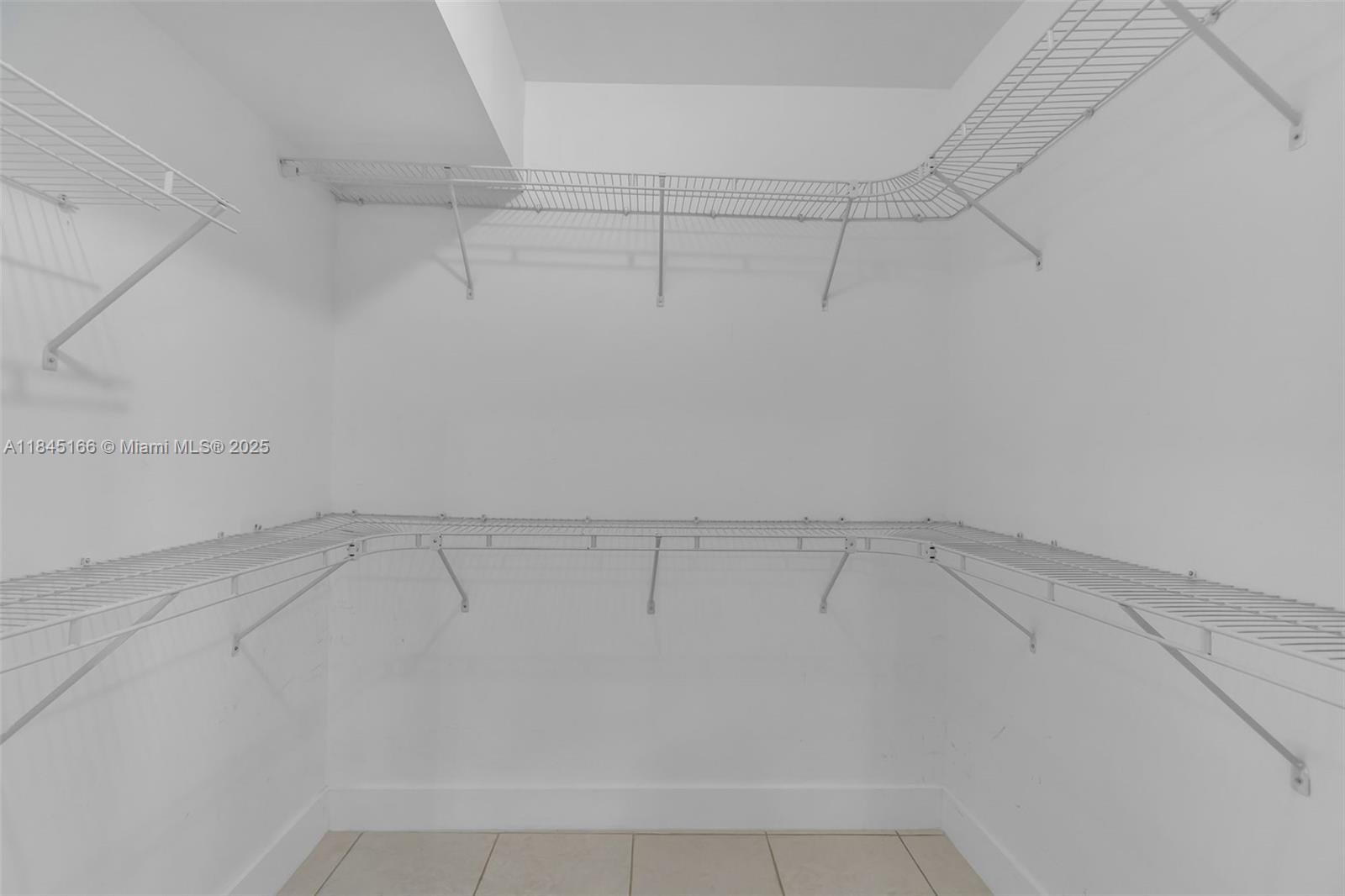 See details / 3228 sq. ft. $ 2025-07-22 0 Photo