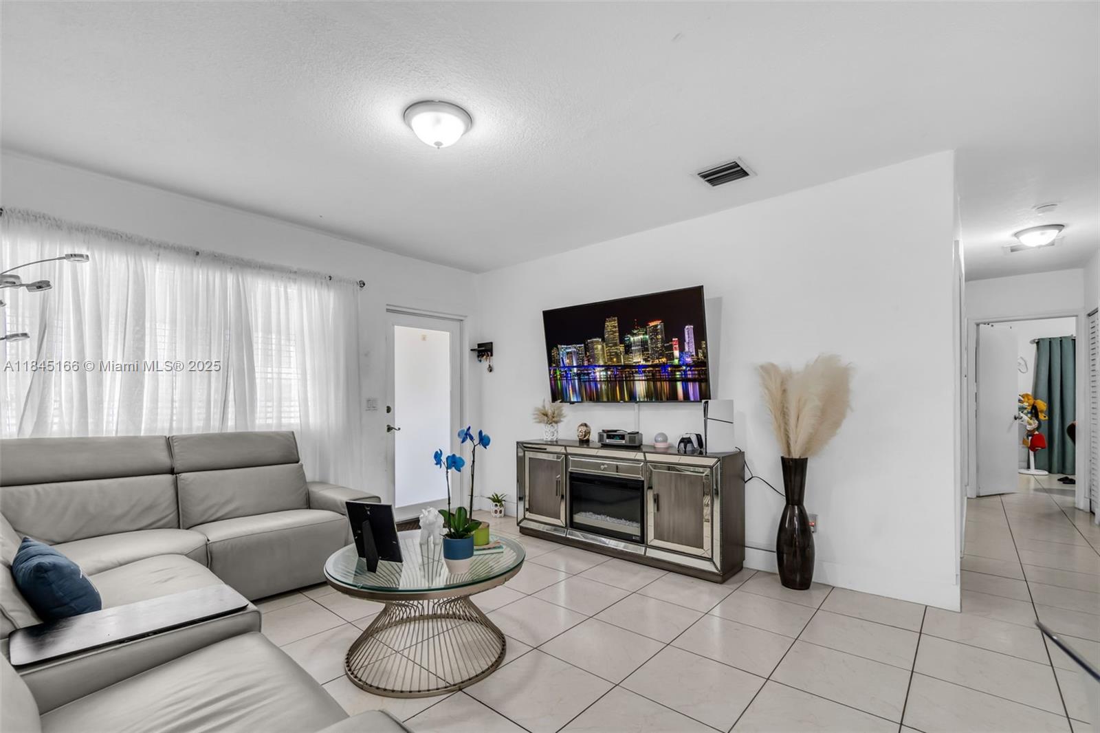 See details / 3228 sq. ft. $ 2025-07-22 0 Photo
