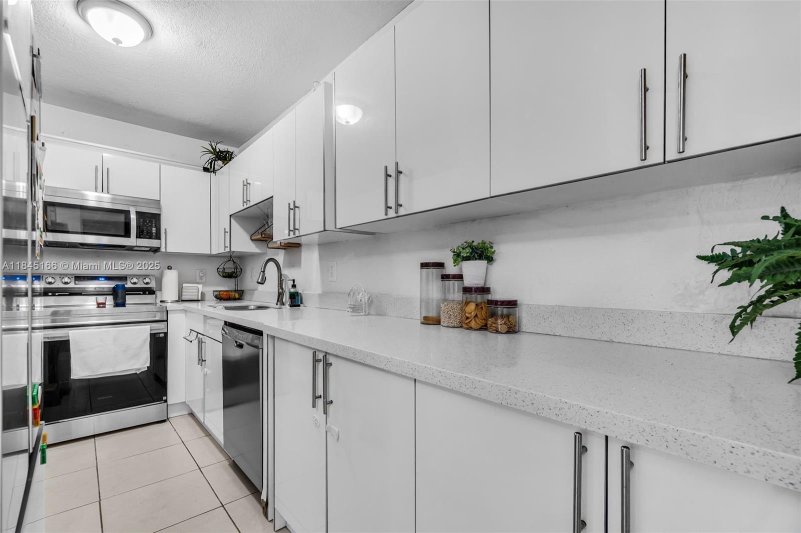 See details / 3228 sq. ft. $ 2025-07-22 0 Photo