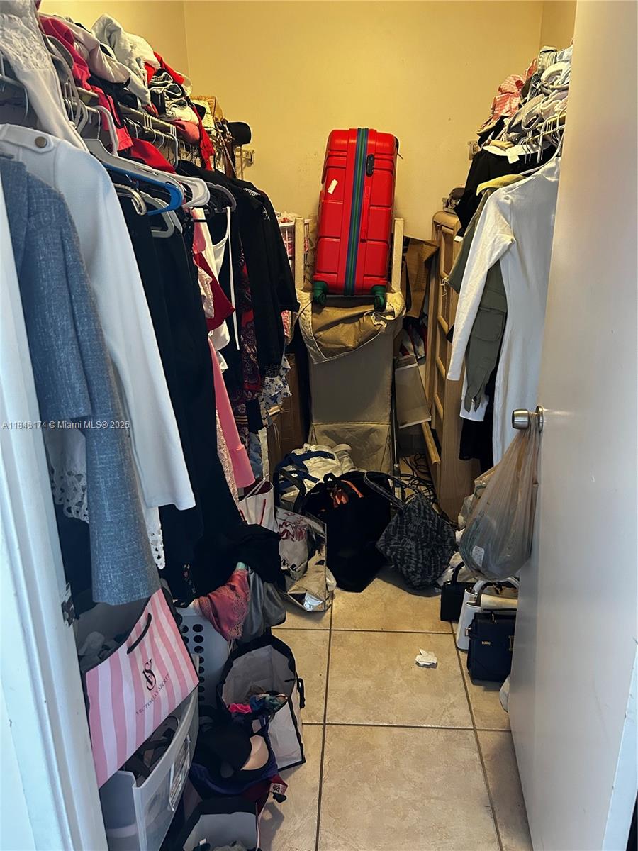See details 1415 0 / 1 732 sq. ft. $ 2025-07-22 0 Photo