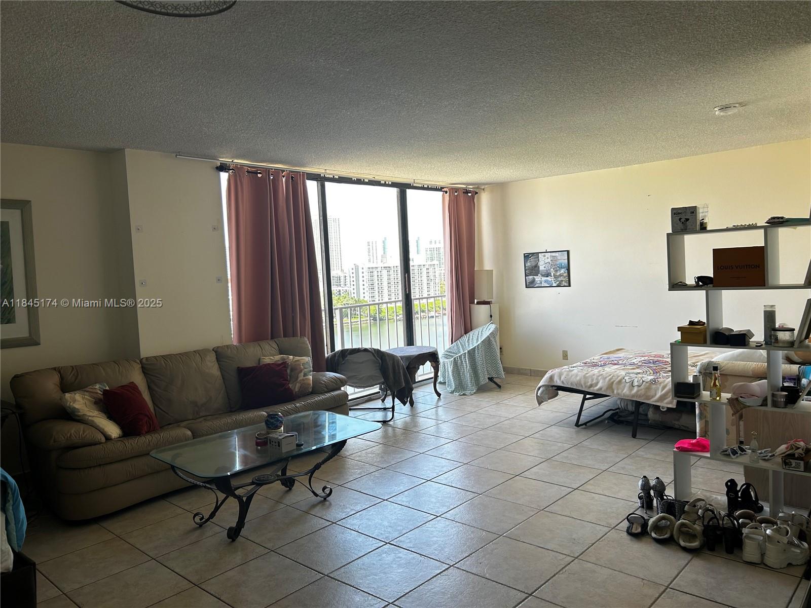 See details 1415 0 / 1 732 sq. ft. $ 2025-07-22 0 Photo