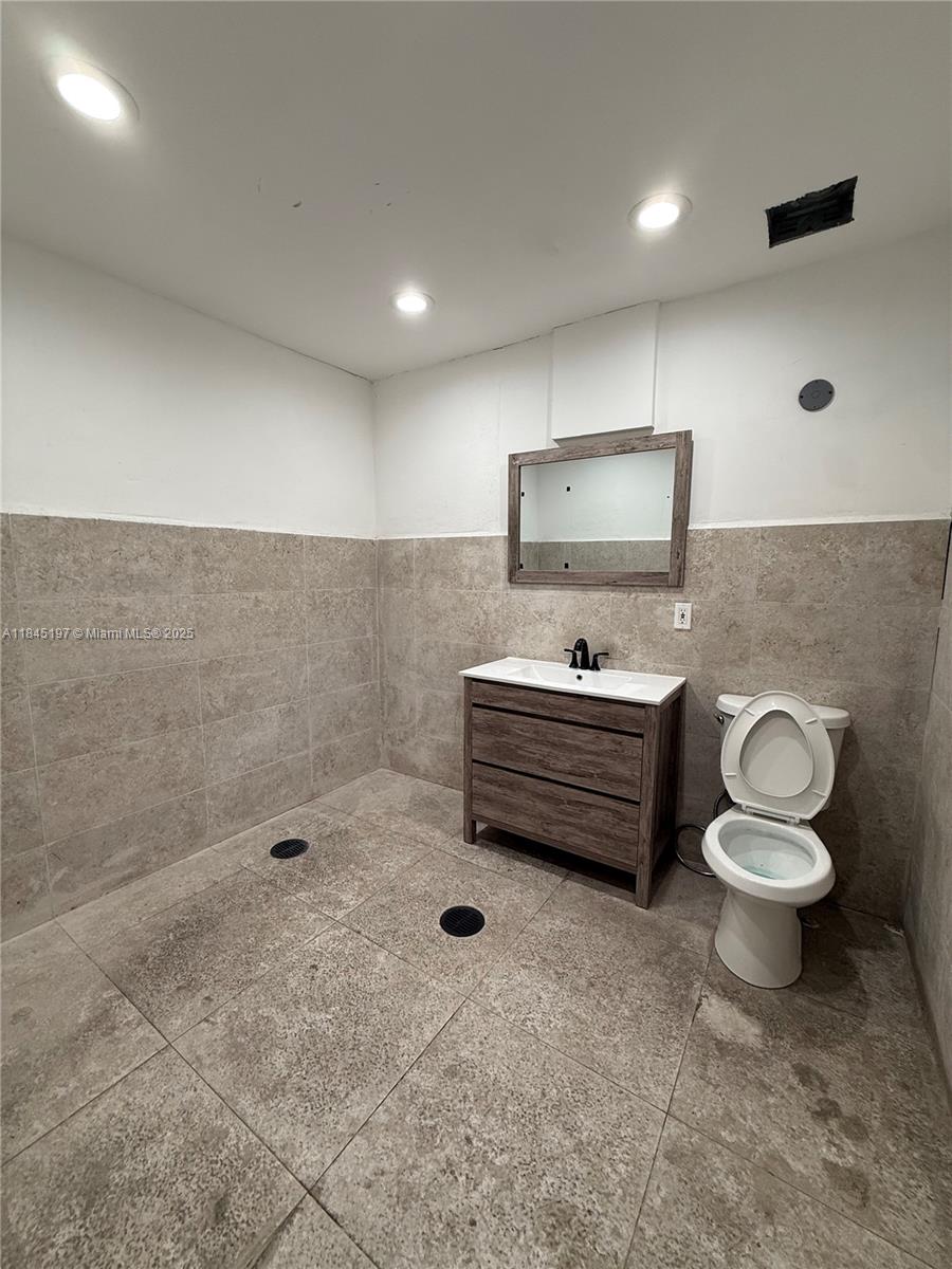 2A  /   sq. ft. $ 2025-07-22 0 foto