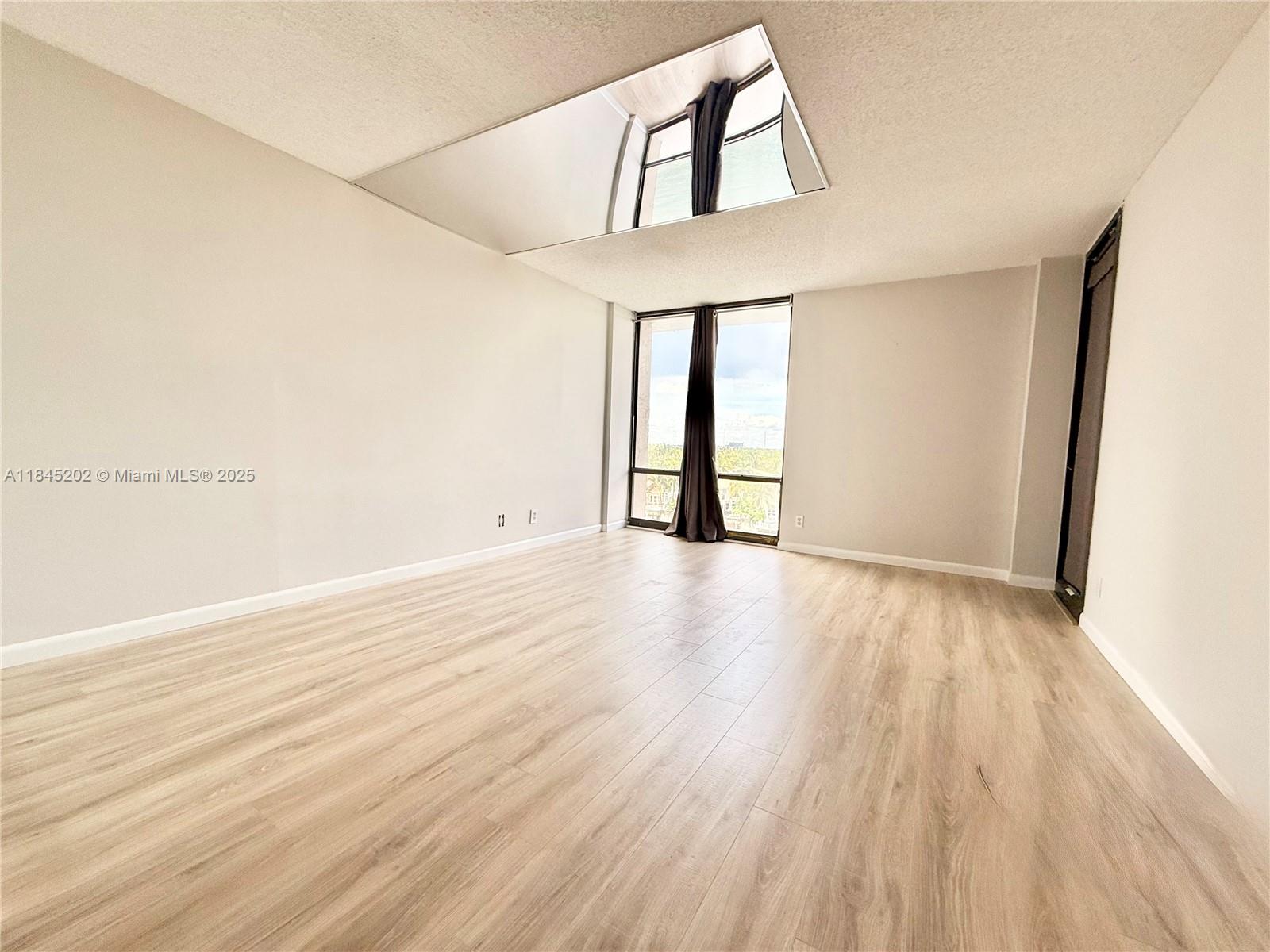Photo of 1600 Ocean Dr  #7B, Hollywood, Florida, 33019 - Primary bedroom with entrance to balcony
