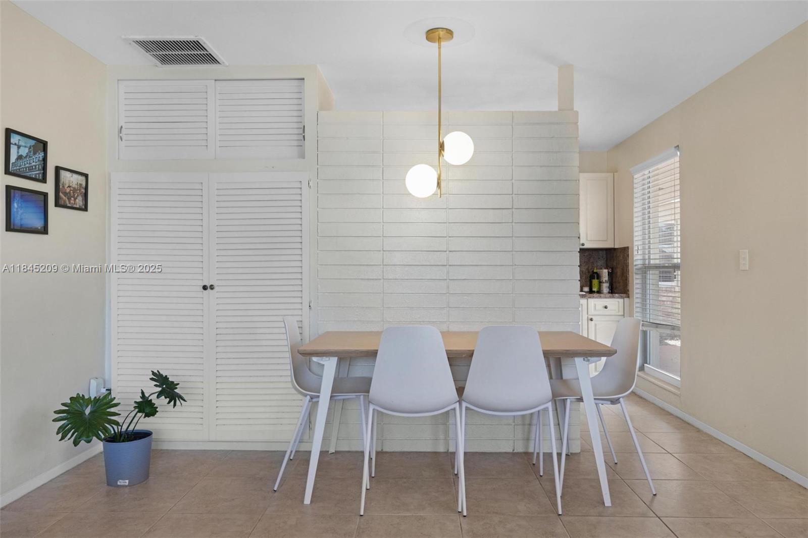 See details / 1828 sq. ft. $ 2025-07-22 0 Photo