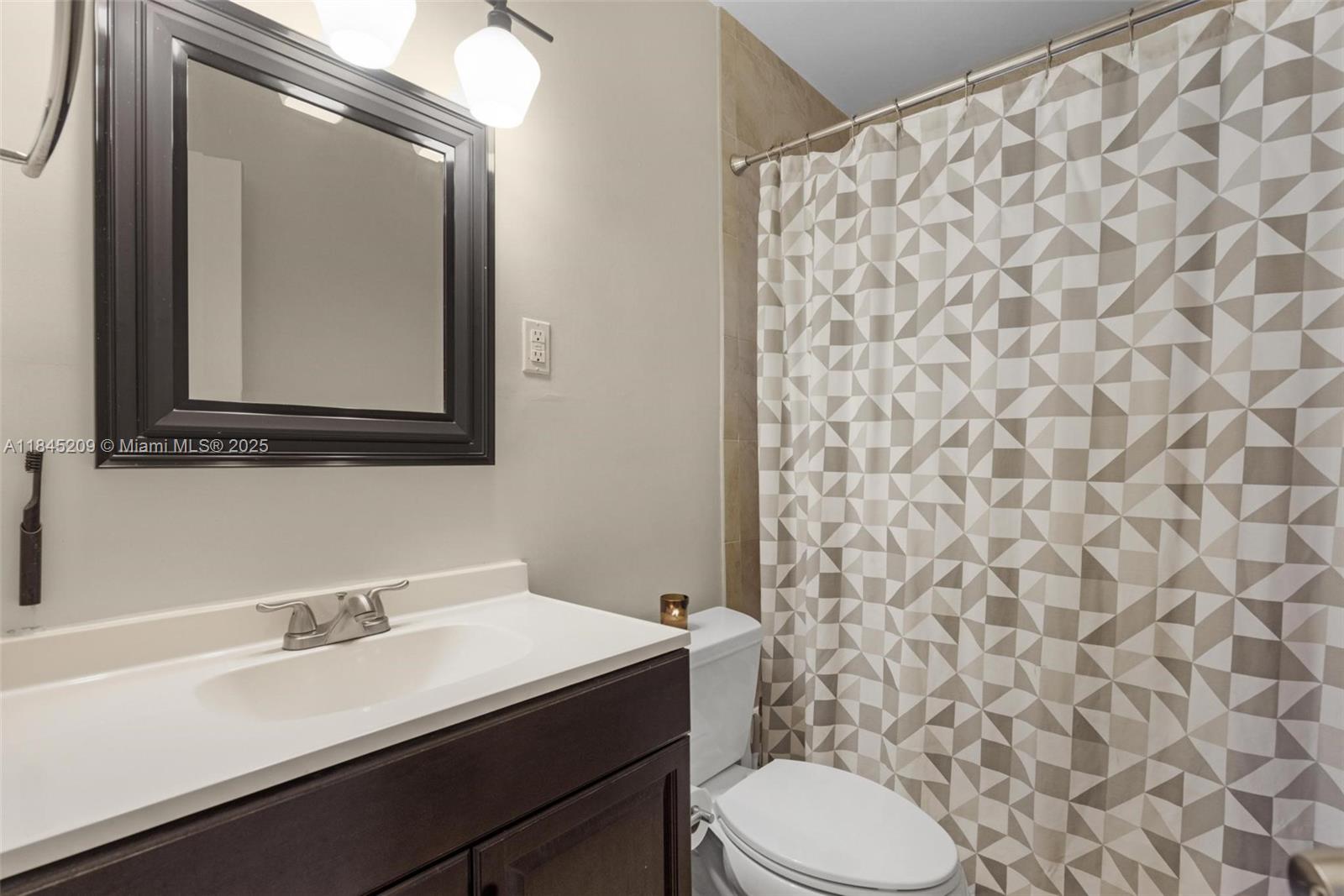 See details / 1828 sq. ft. $ 2025-07-22 0 Photo