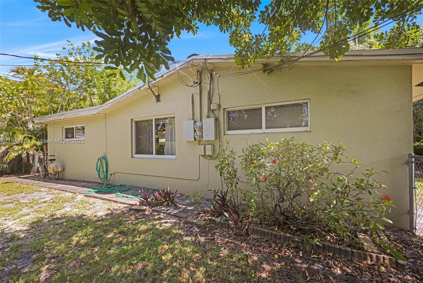 See details / 1828 sq. ft. $ 2025-07-22 0 Photo