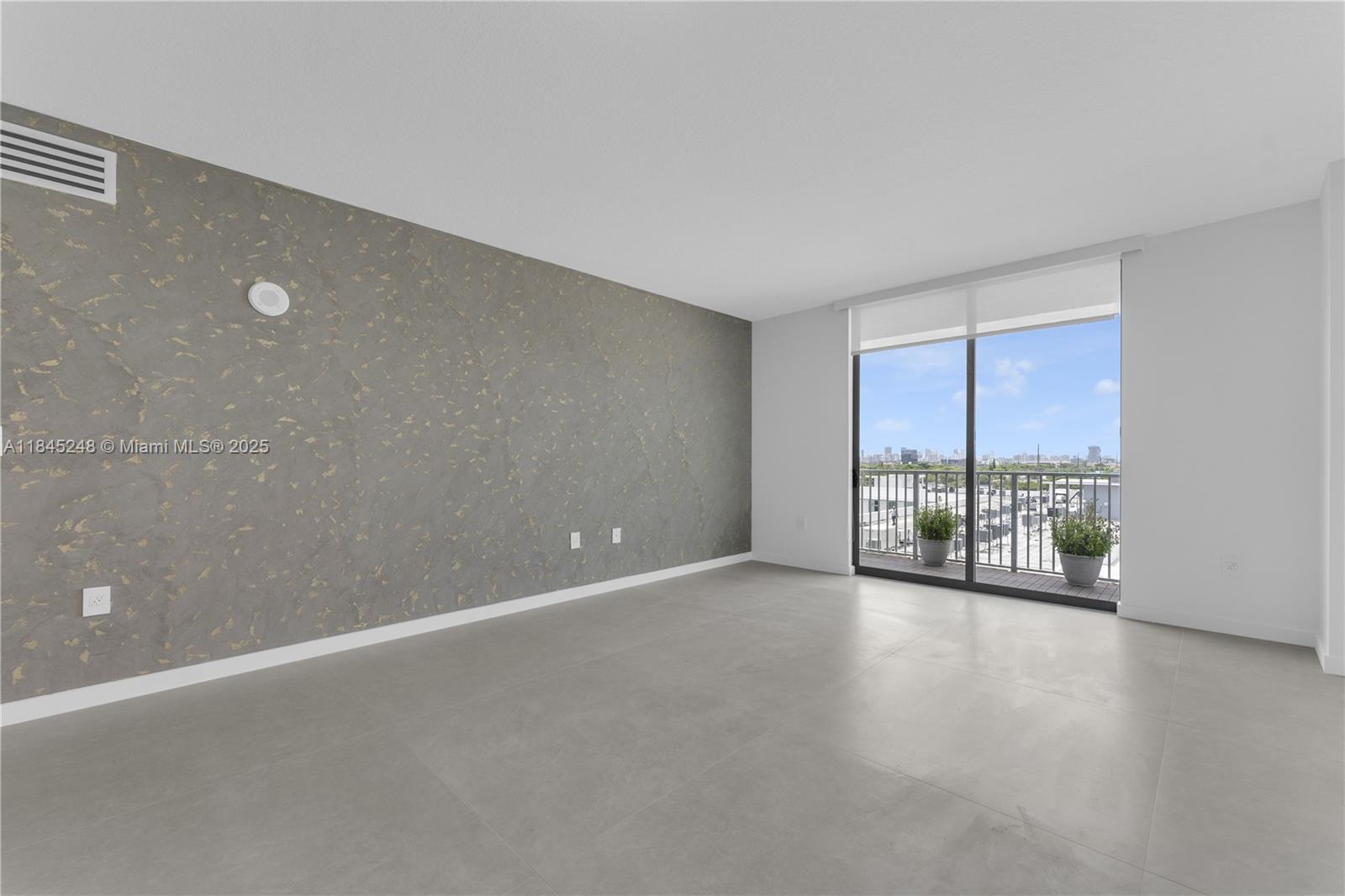 Photo of 140 Dixie Hwy  #735, Hollywood, Florida, 33020 - living room