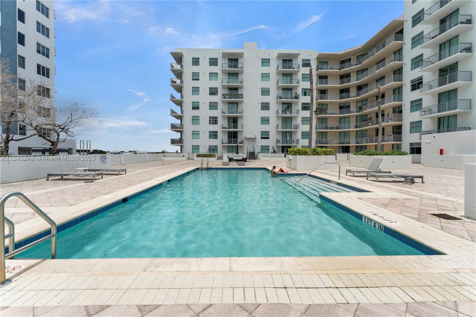 Photo of 140 Dixie Hwy  #735, Hollywood, Florida, 33020 - 